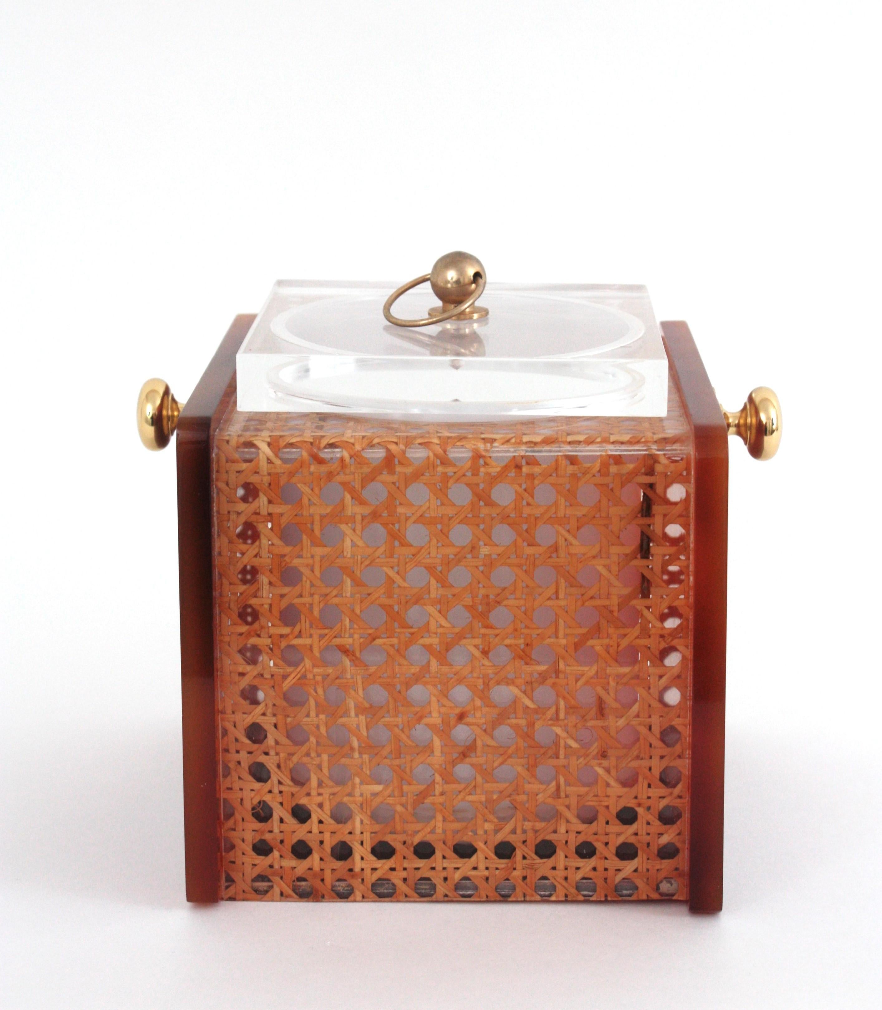 Secchiello per il ghiaccio in lucite, vimini e ottone di Christian Dior Home, 1970 in vendita 11
