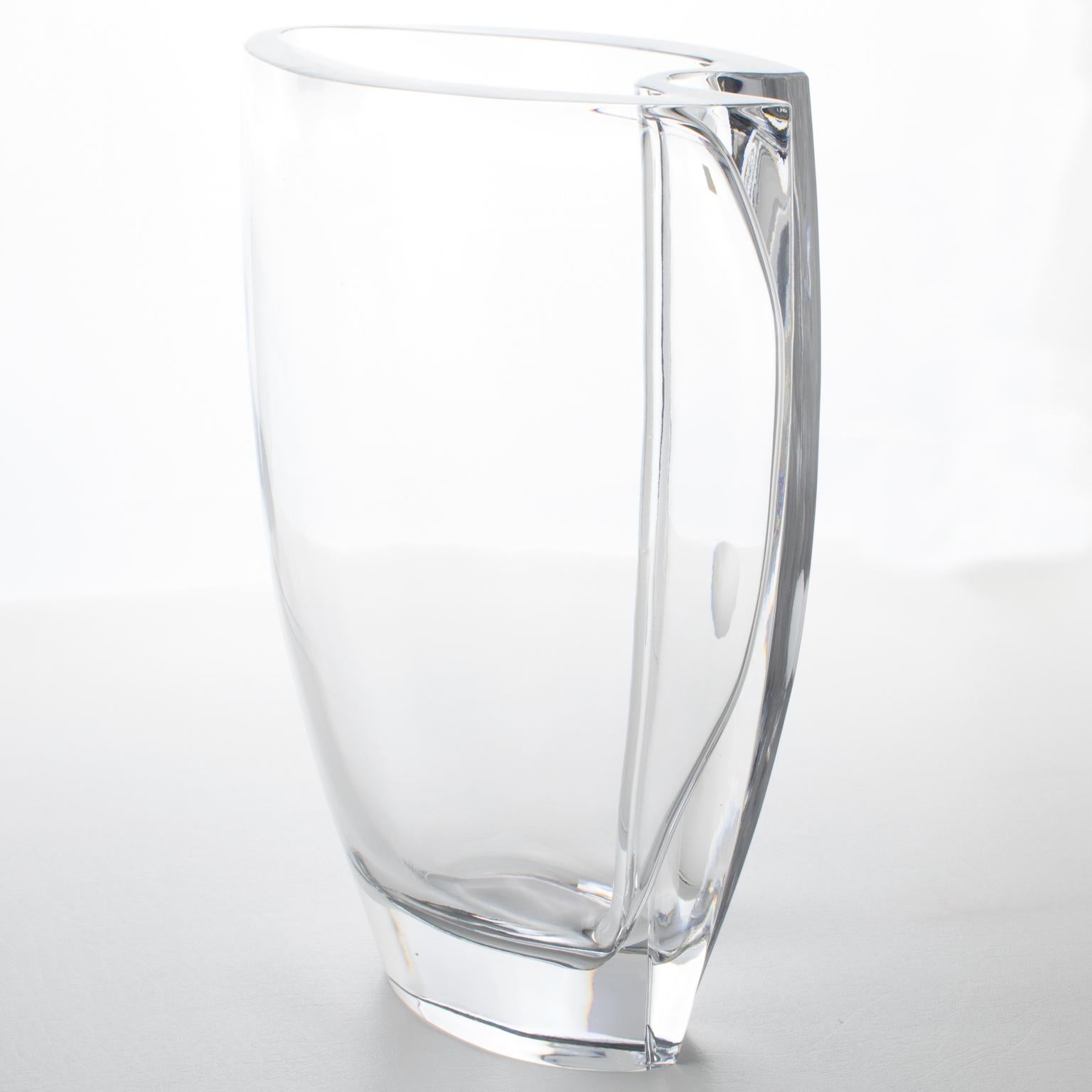 Smussato Vaso di cristallo modernista Christian Dior Interior Collection, circa 1980 in vendita