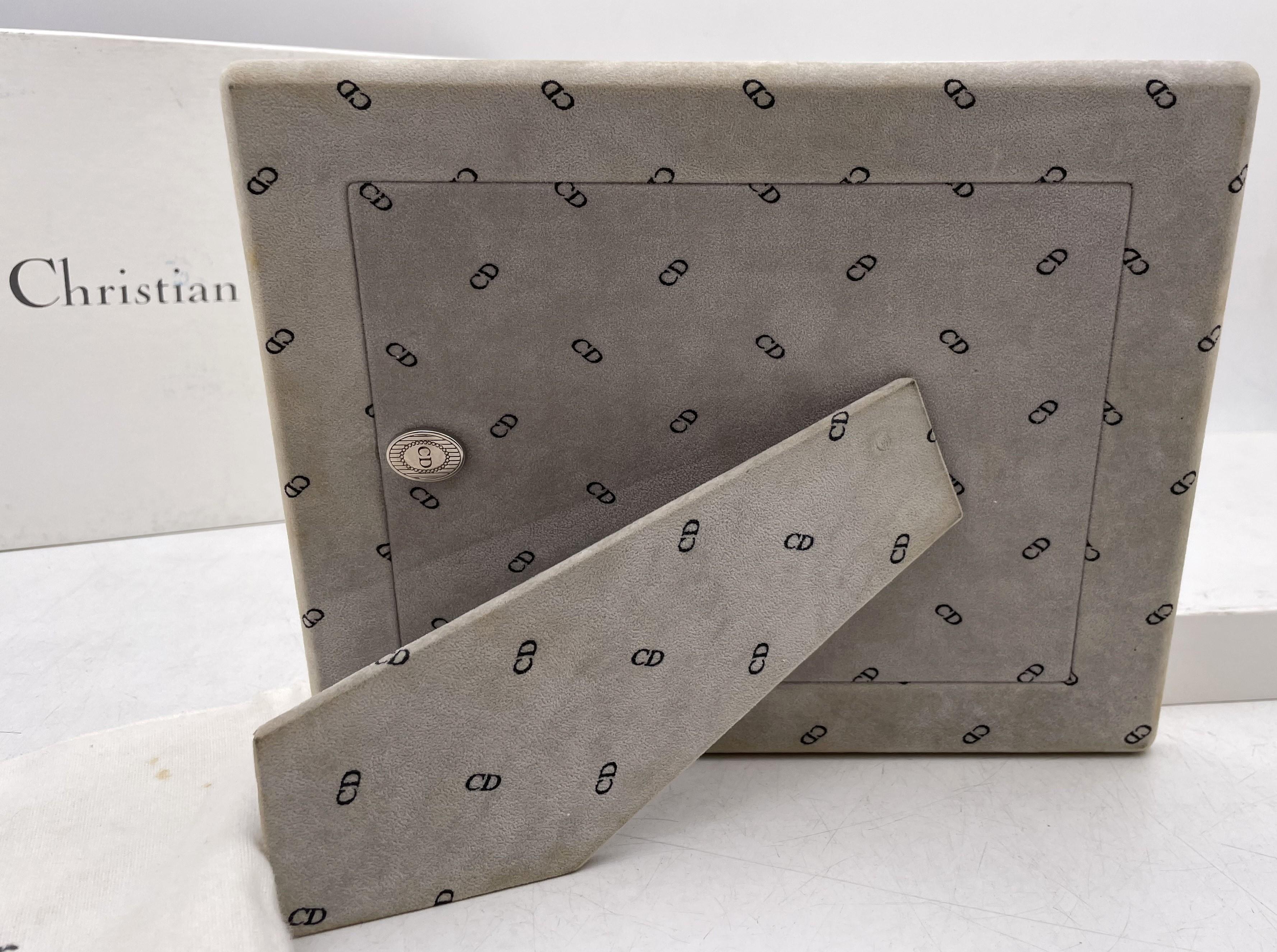 30% Rabatte Christian Dior Italienischer Sterlingsilber-Rahmen im Angebot im Zustand „Hervorragend“ im Angebot in New York, NY