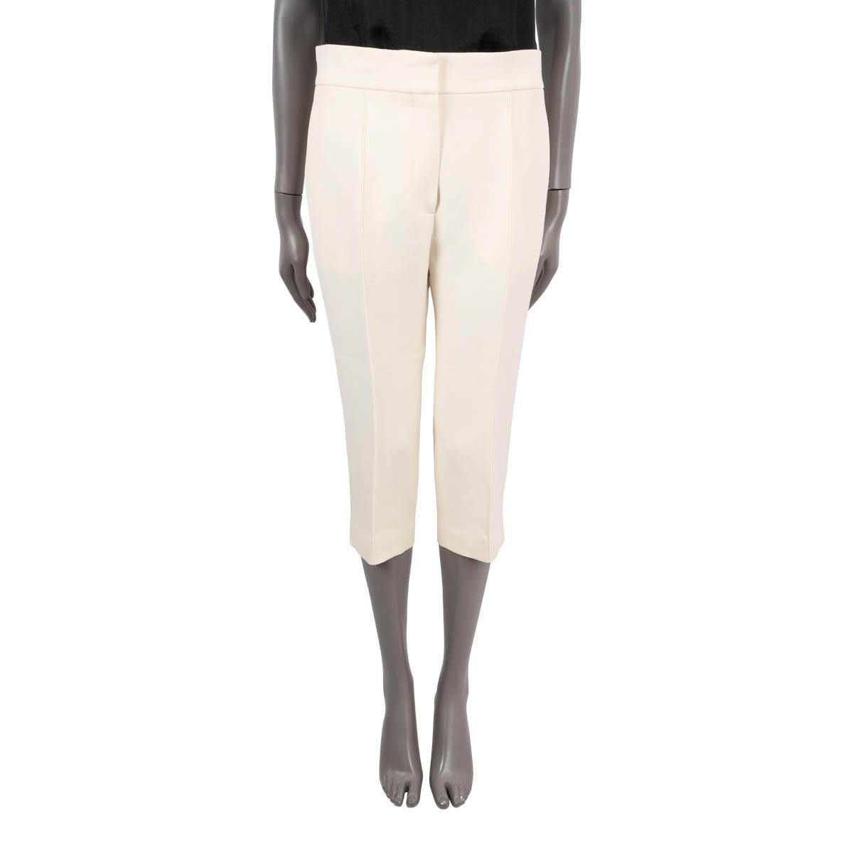 100% authentic Christian Dior 30 Montaigne capri pants in ivory wool (77%) and silk (23%). Feature straight cut legs and two slit pockets. Closes with concealed button, hook and zipper. Have been worn and are in excellent condition. 

2020
