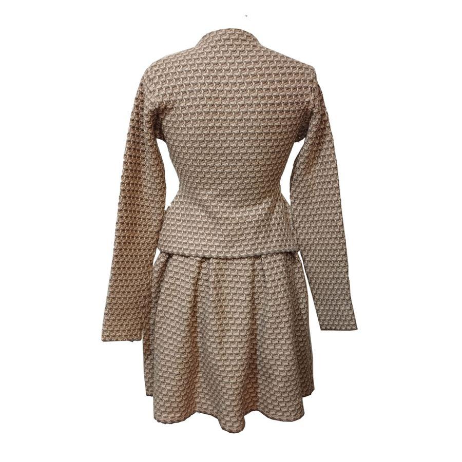 100% Wool Pink and grey color Jacket: Button closure Shoulder-hem lenght cm 44 (17,3 inches) Shoulders cm 36 (14,1 inches) Skirt: Lenght cm 50 (19,6 inches) Vita cm 32 (12,5 inches)