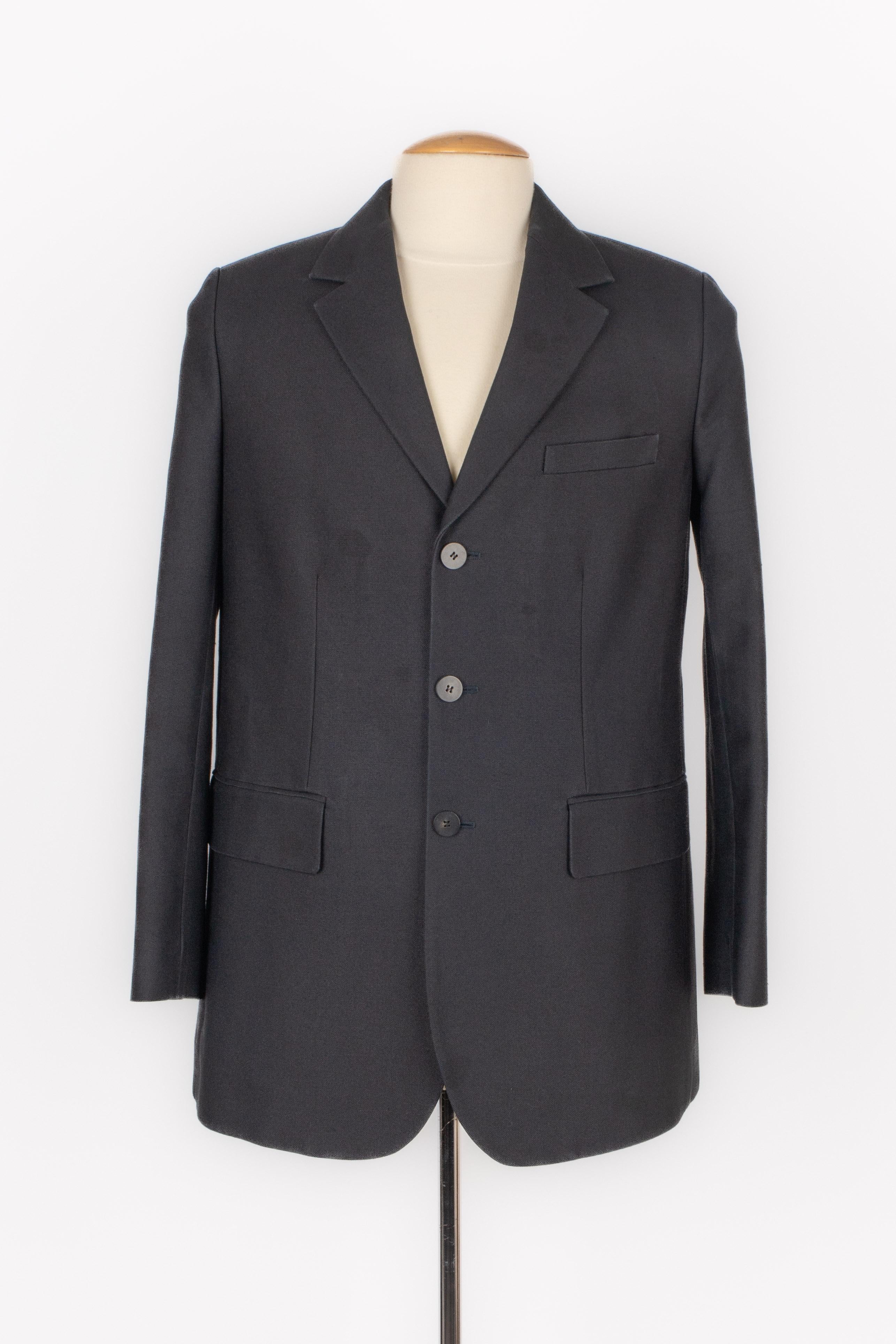 DIOR - (Made in Italy) Black silk suit jacket. Size 40FR indicated.

Condition:
Very good condition

Dimensions:
Shoulder width: 40 cm - Chest: 50 cm - Sleeve length: 58 cm - Length: 74 cm

SKU:FV95


