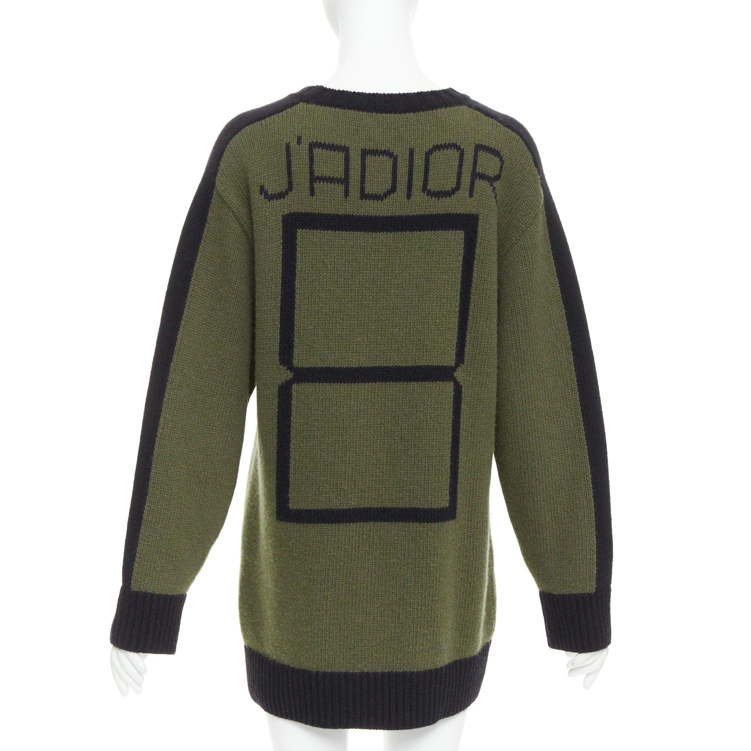 CHRISTIAN DIOR J'adior 8 navy green wool cashmere ringer sweater FR38 M
Reference: NKLL/A00520
Brand: Christian Dior
Designer: Maria Grazia Chiuri
Material: Wool, Cashmere
Color: Green, Black
Pattern: Solid
Closure: Pullover
Made in: