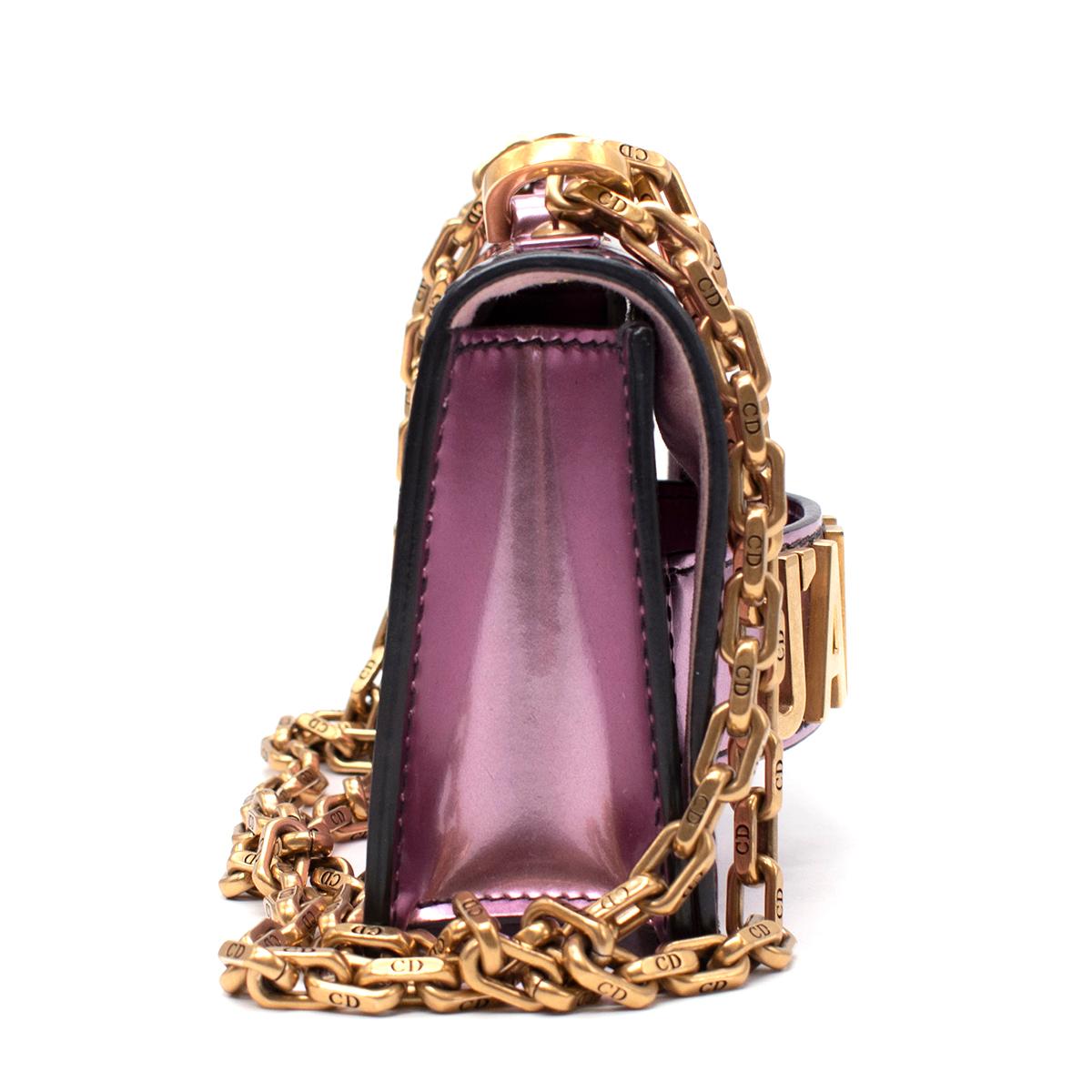 Christian Dior J'adior Metallic Pink Mirror Calfskin Flap Bag

- Jewellery in aged gold-tone metal
- Adjustable drawstring chain
- Magnet closing
- Leather front strap with a gold J'adior logo

Materials:
Calfskin leather

PLEASE NOTE, THESE ITEMS
