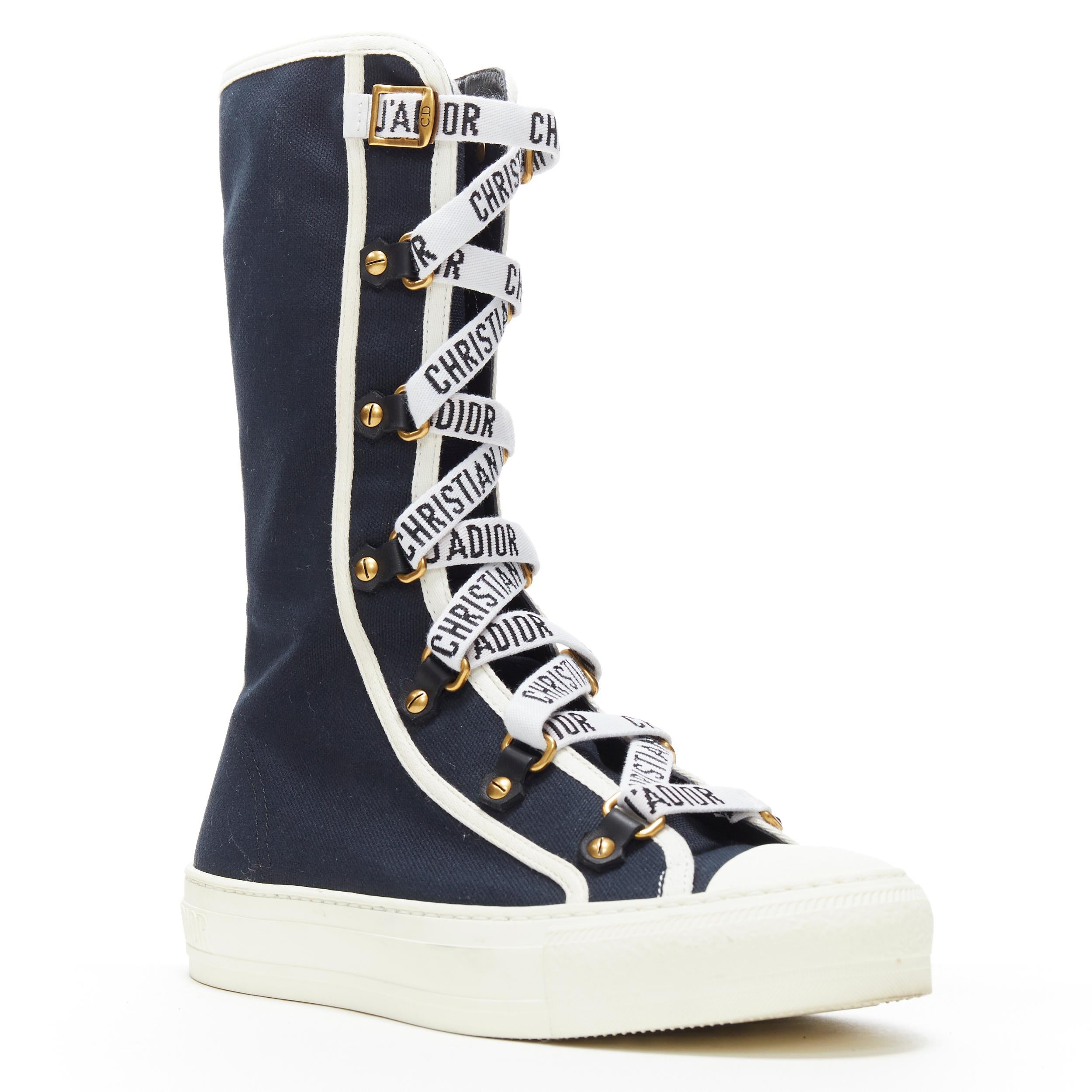 CHRISTIAN DIOR J'adior Walk'n'Dior mid calf navy canvas flat sneaker boot EU37.5
Brand: Christian Dior
Designer: Maria Grazia
Collection: 2019
Model Name / Style: Walk N Dior boots
Material: Fabric
Color: Navy
Pattern: Solid
Closure: Zip
Lining