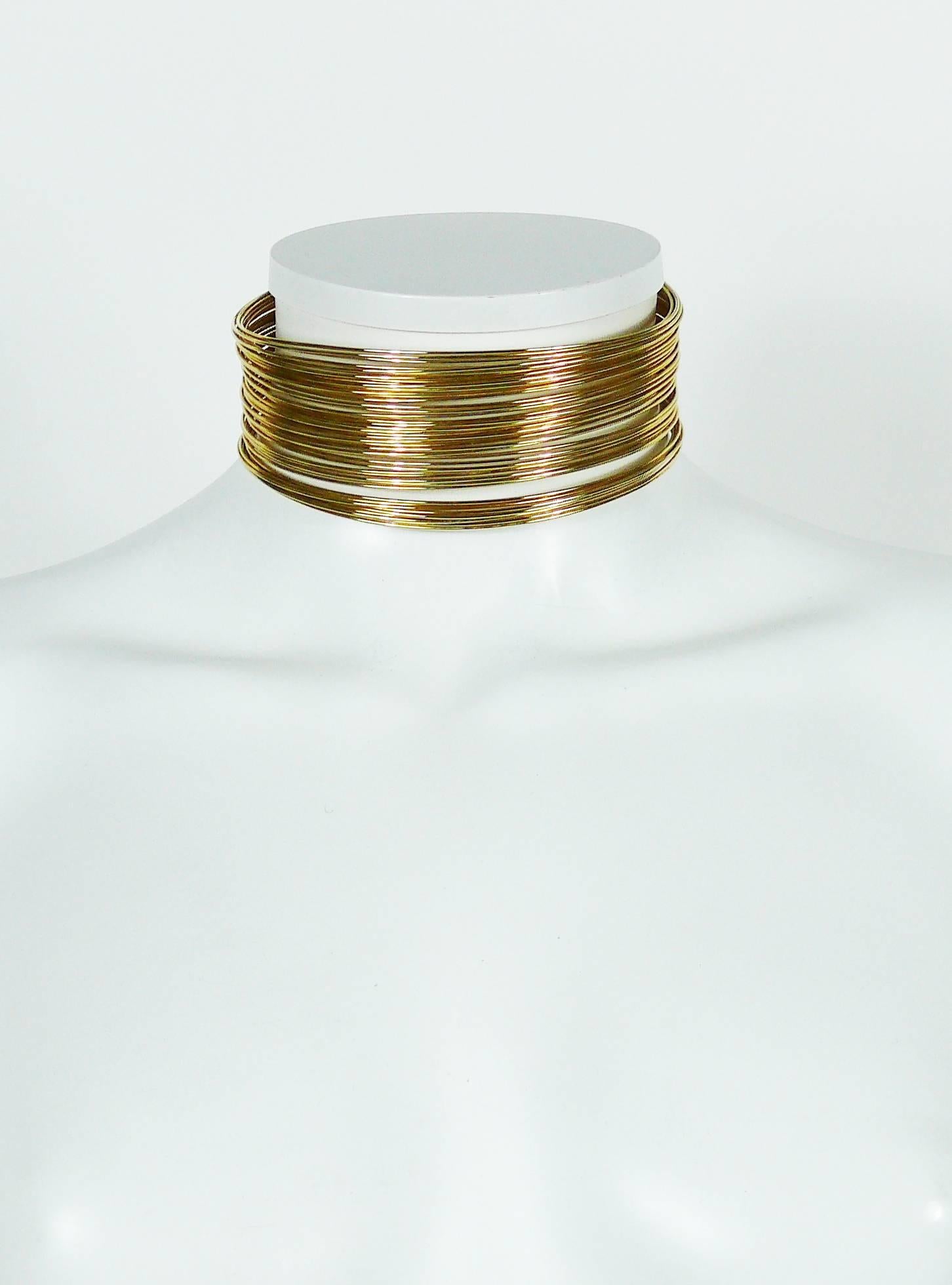 Christian Dior J'Adore Goldfarbenes Set aus Choker und Manschettenarmband aus Draht im Zustand „Gut“ in Nice, FR