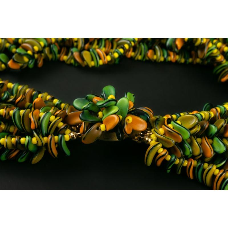 Christian Dior - (Made in Germany)  Set comprised of a multi-strand necklace and a pair of clip-on earrings, composed of green and orange glass paste. 1967 Collection.

Additional information:
Condition: Very good condition
Dimensions: Necklace: