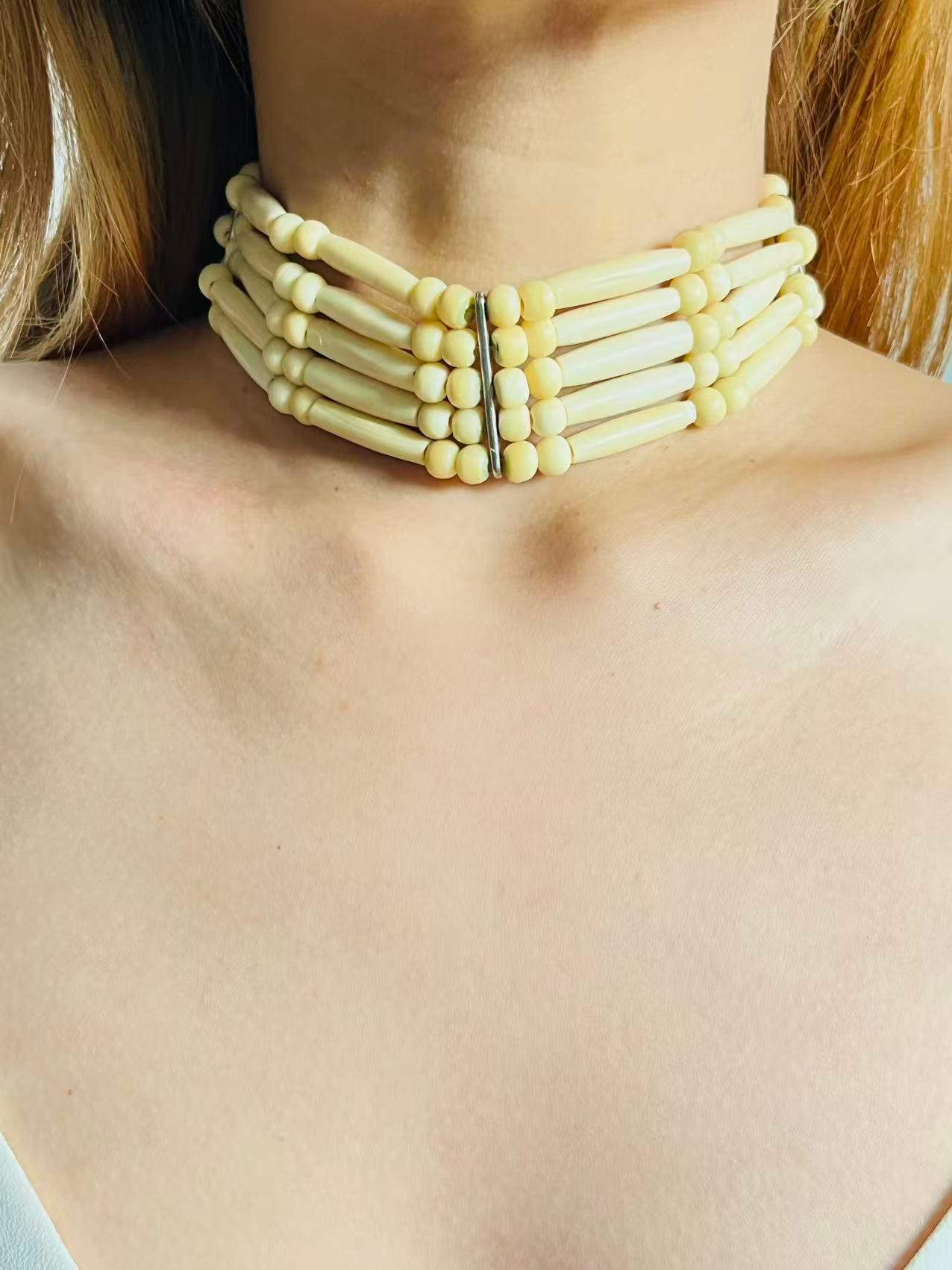 CHRISTIAN DIOR John Galliano for Christian Dior 1998 Collana a girocollo a 5 fili con perline Maasai Avorio in vendita 5