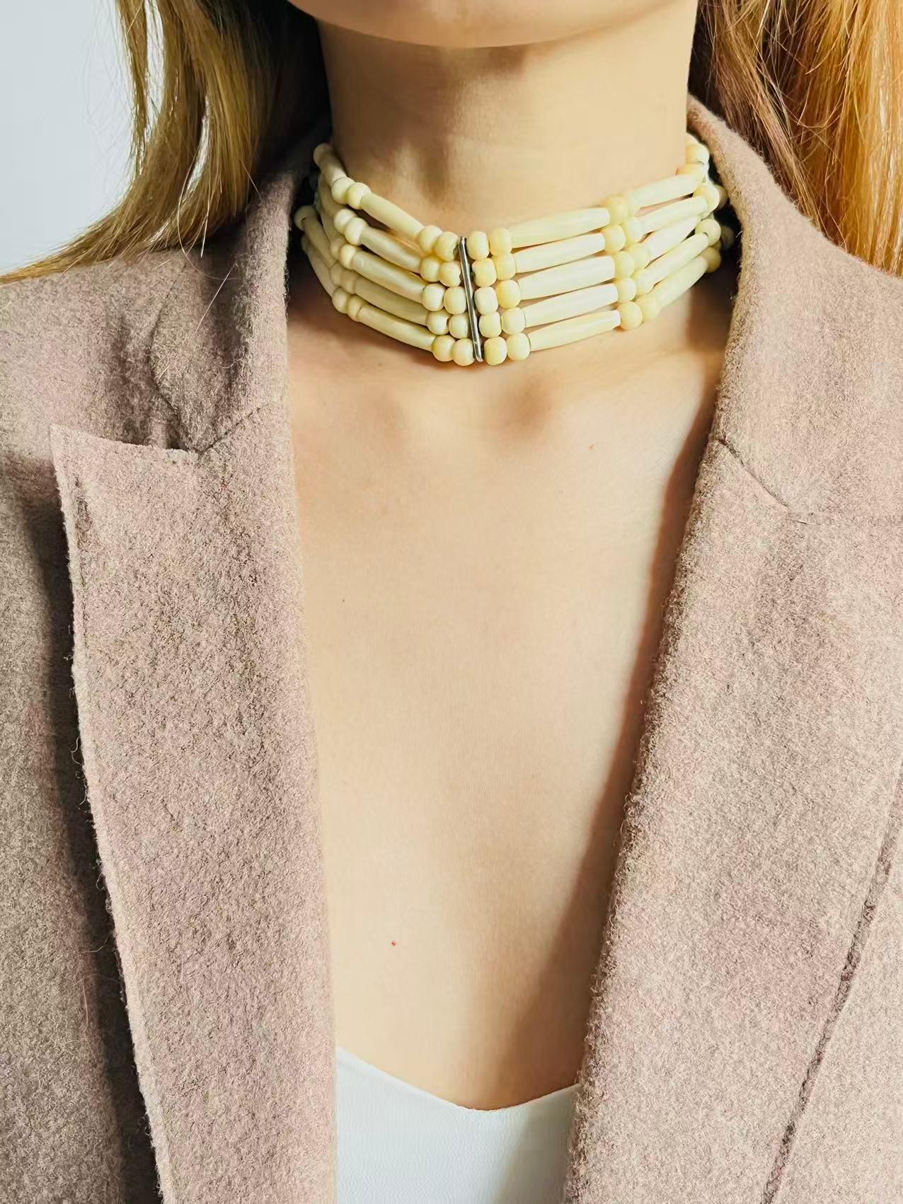 CHRISTIAN DIOR John Galliano for Christian Dior 1998 Collana a girocollo a 5 fili con perline Maasai Avorio in vendita 4
