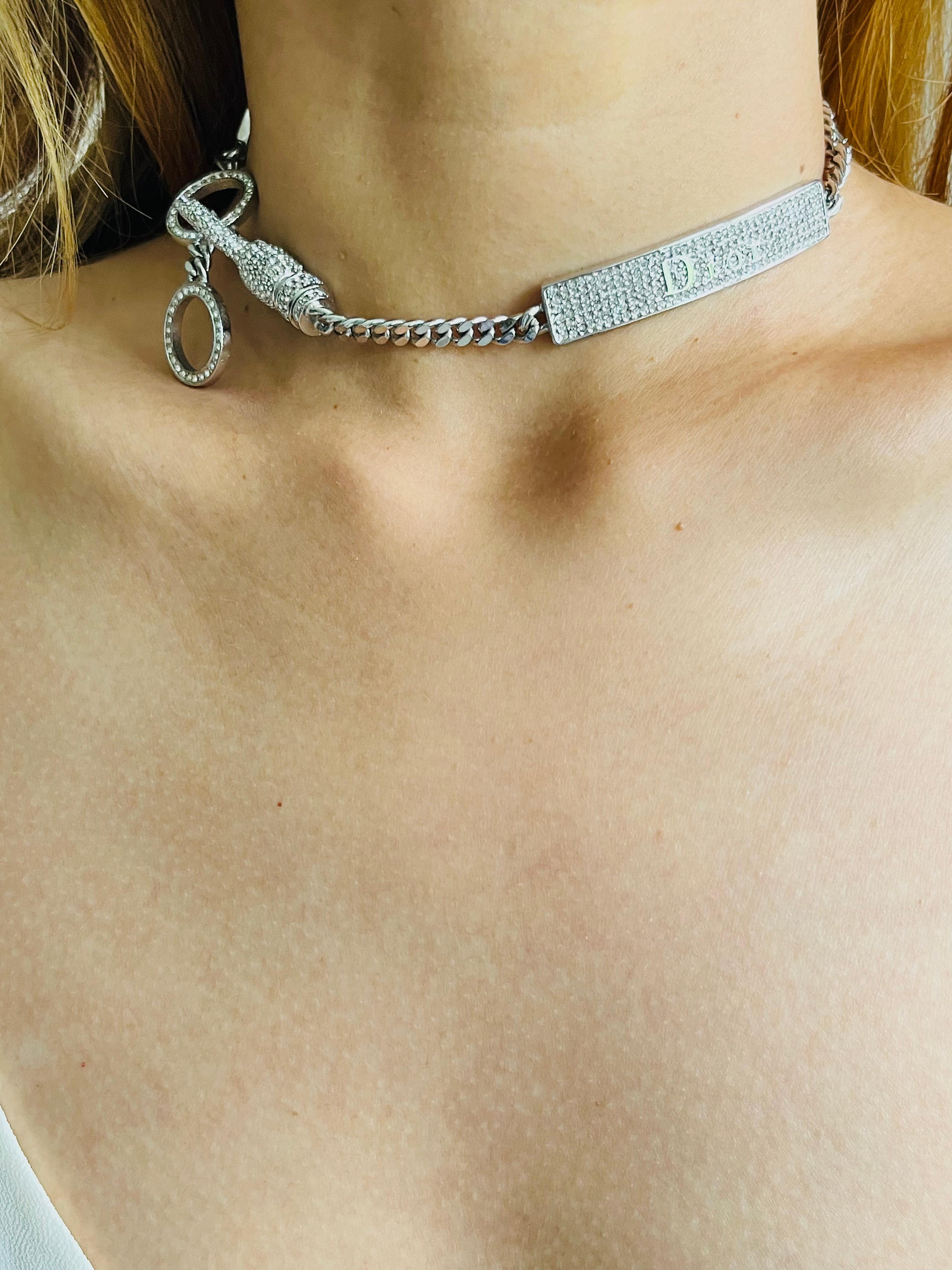 CHRISTIAN DIOR John Galliano 2003 Logotipo Cristales Duros Collar Gargantilla de Plata en venta 3
