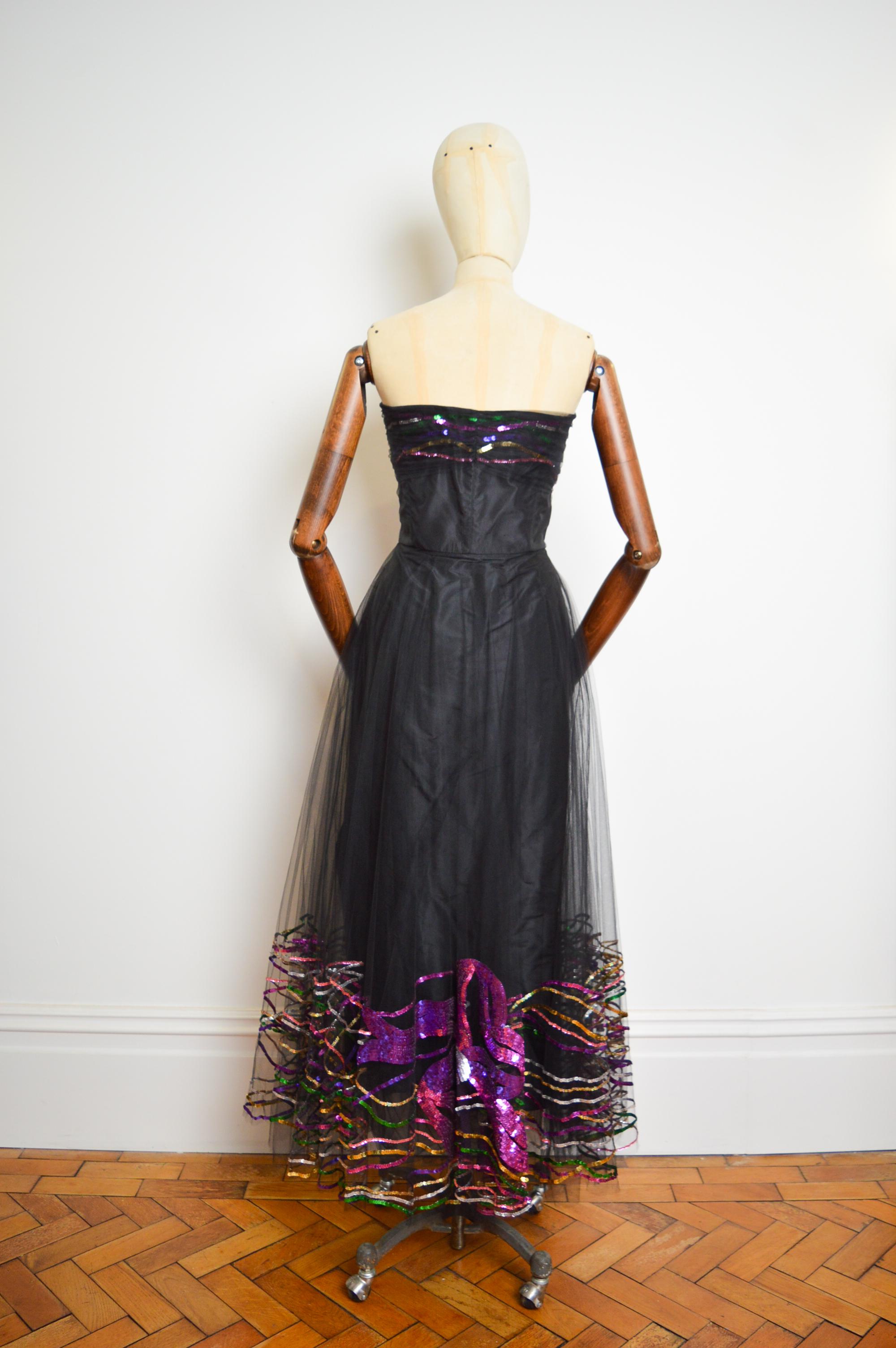 Christian Dior John Galliano AW 2001 Vestido de gala con corpiño de tul negro y lentejuelas 5