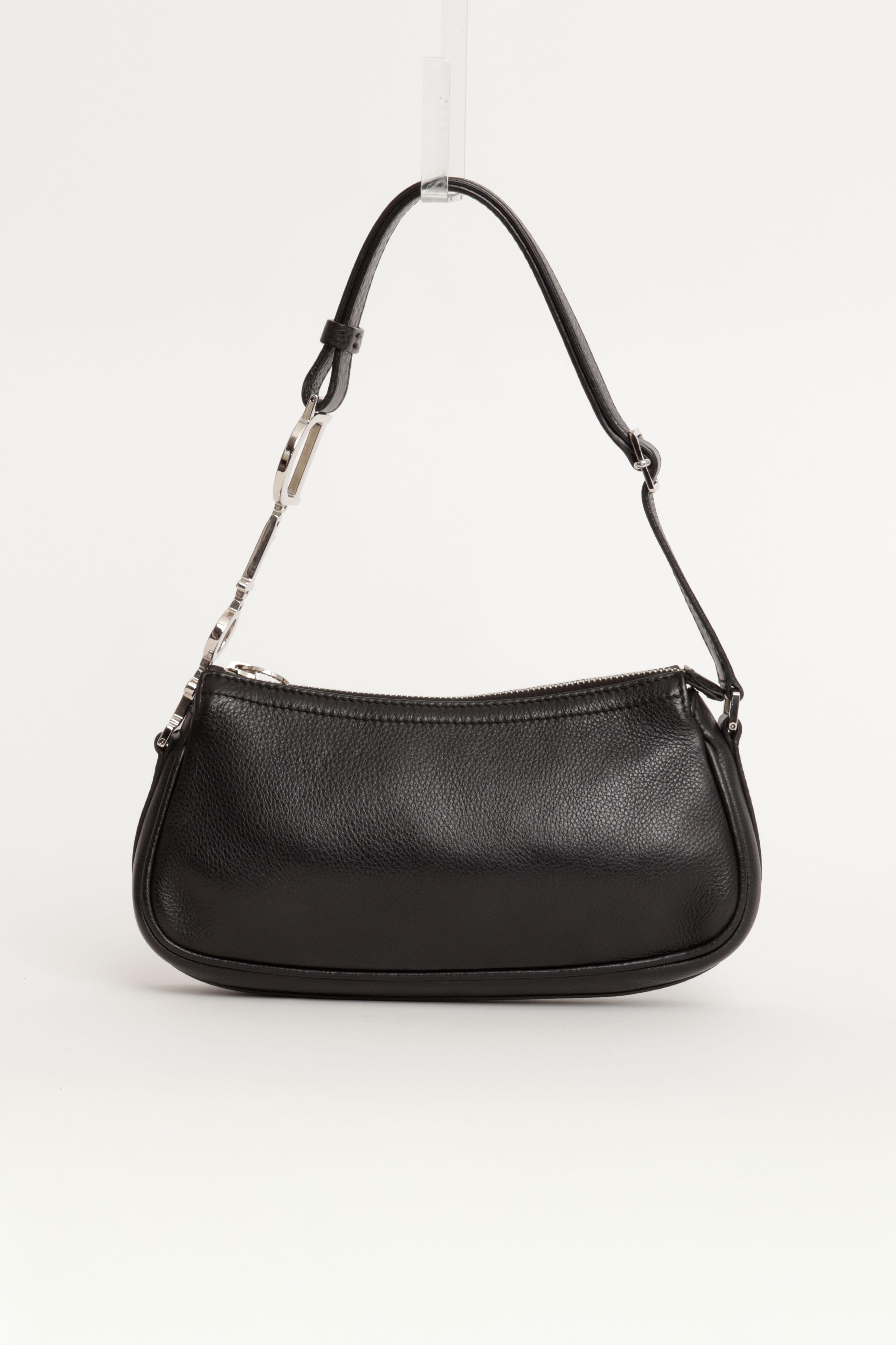 Noir Christian Dior John Galliano for Christian Dior Baguette Bag Baguette Spell Out Logo Strap in Black Leather en vente