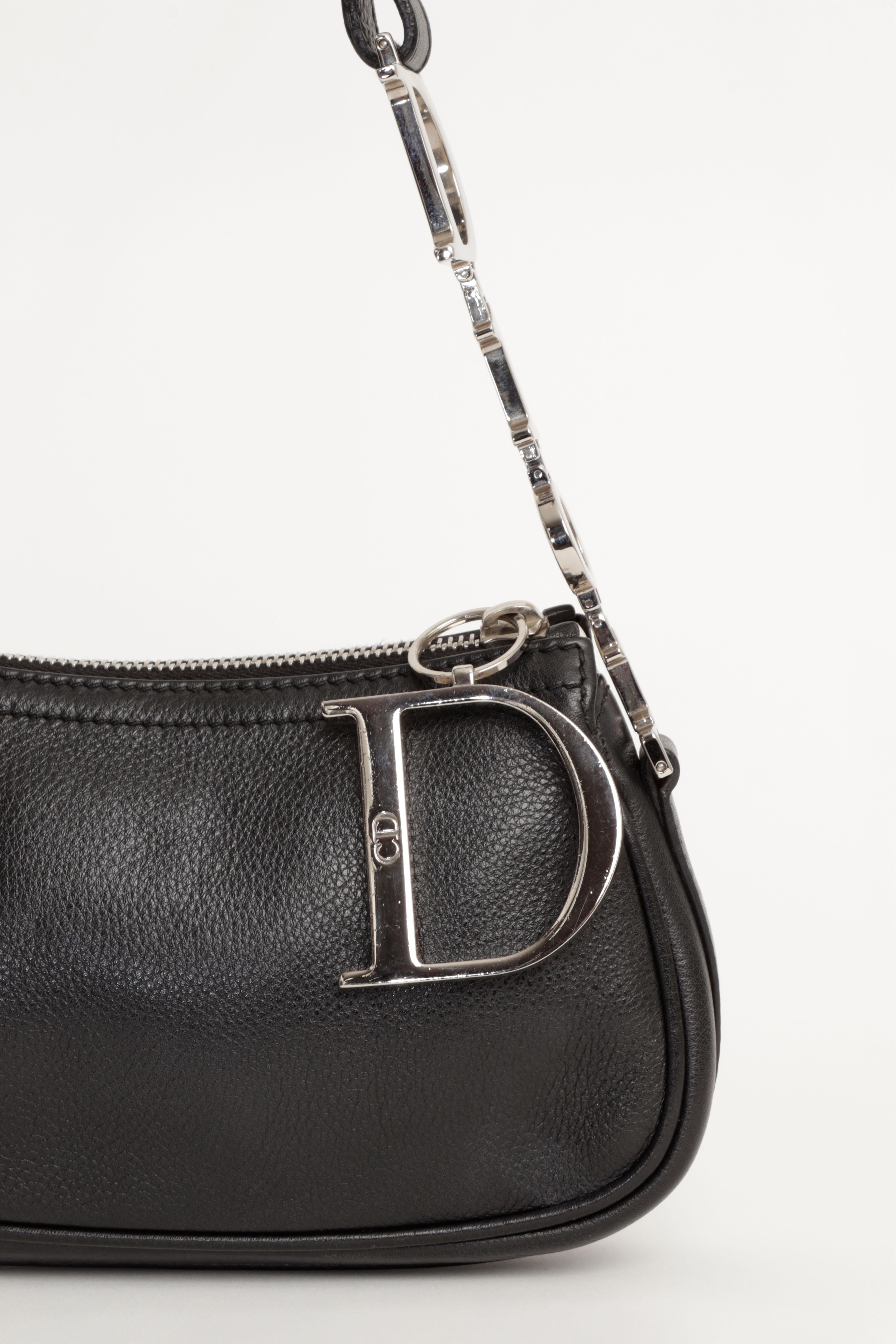 Christian Dior John Galliano for Christian Dior Baguette Bag Baguette Spell Out Logo Strap in Black Leather Bon état - En vente à London, GB