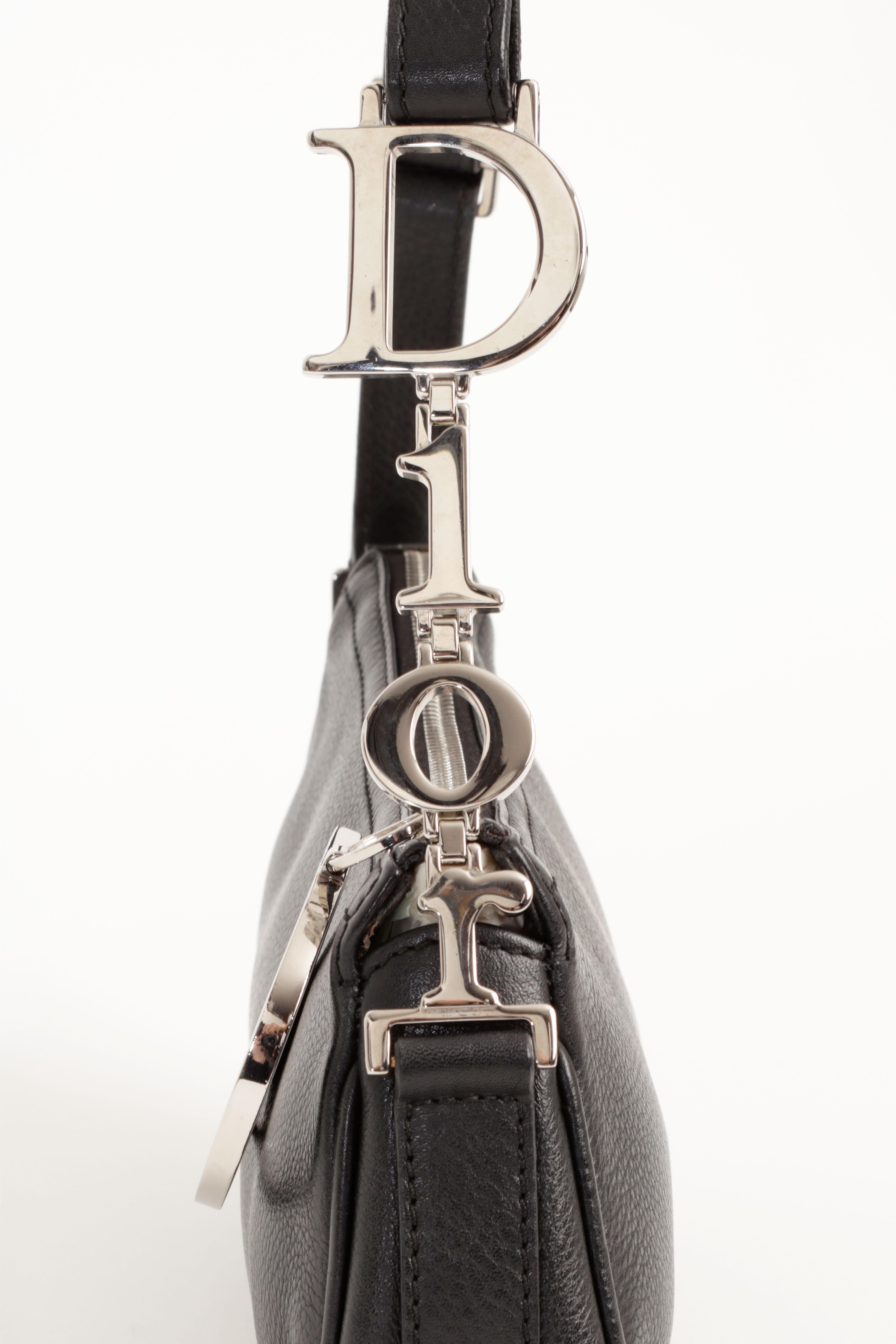 Christian Dior John Galliano for Christian Dior Baguette Bag Baguette Spell Out Logo Strap in Black Leather Unisexe en vente