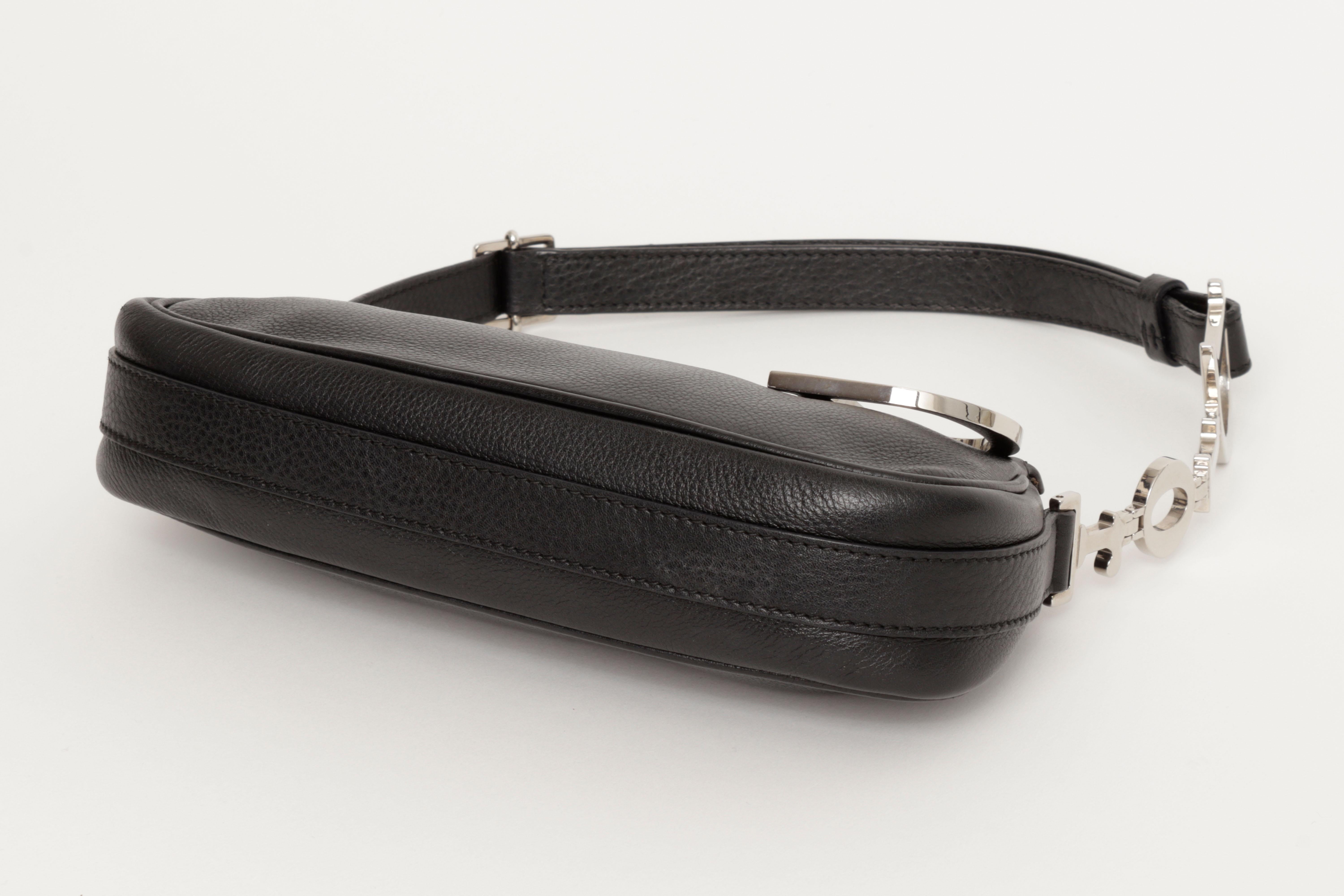 Christian Dior John Galliano for Christian Dior Baguette Bag Baguette Spell Out Logo Strap in Black Leather en vente 3