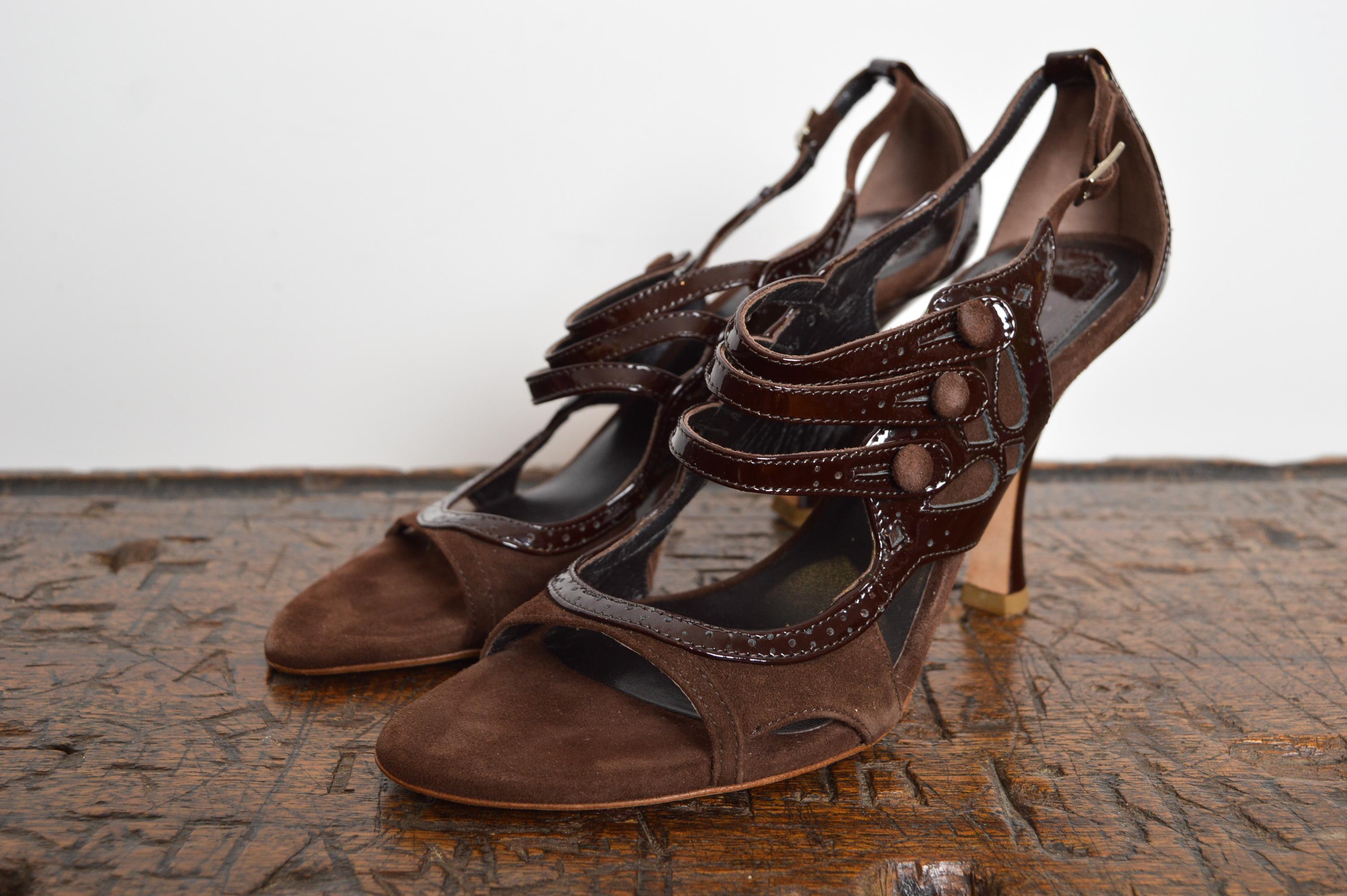 Ethereal Art-Nouveau style Christian Dior by John Galliano Brown Suede and Patent leather Cut Out Mary Jane sandals - Peep  Toe Heels !
Size; UK 4 / EU 37
Heel Height; 3” inches.
Condition; 8/10 Fantastic Condition, extremely minor wear. 
Material;
