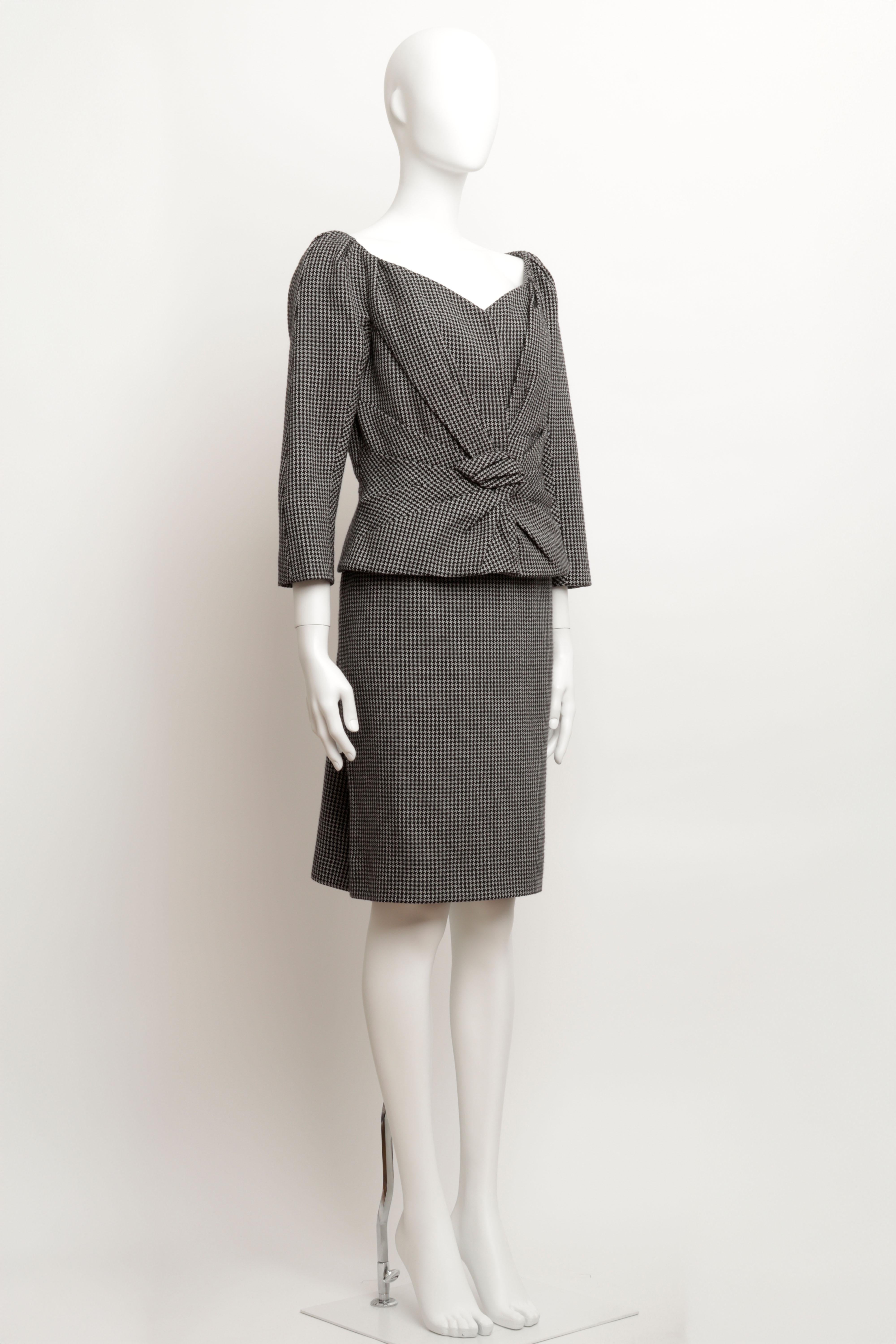 Nero John Galliano for Christian Dior: abito con gonna in pied-de-poule e giacca a barretta arricciata in vendita