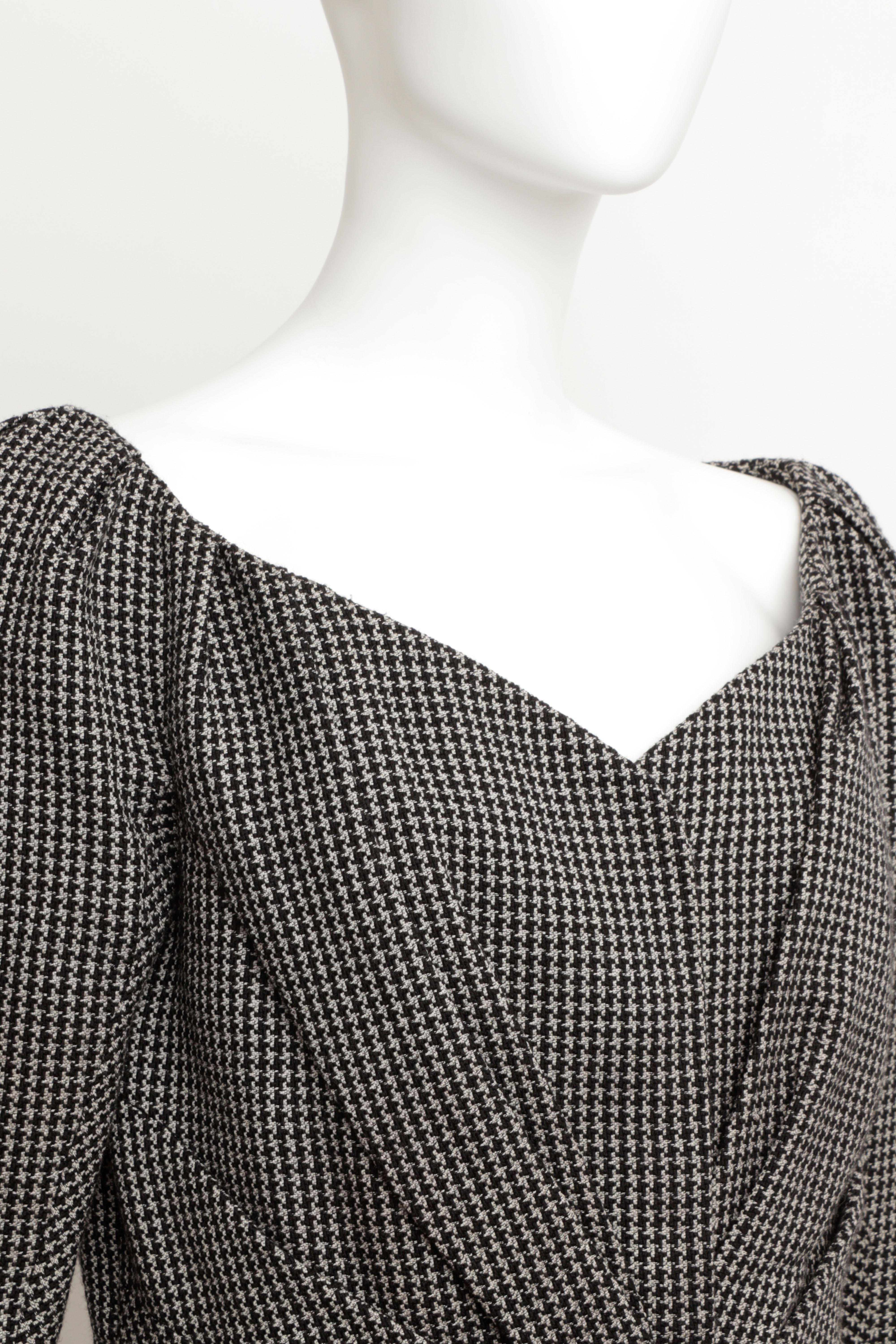 Donna John Galliano for Christian Dior: abito con gonna in pied-de-poule e giacca a barretta arricciata in vendita