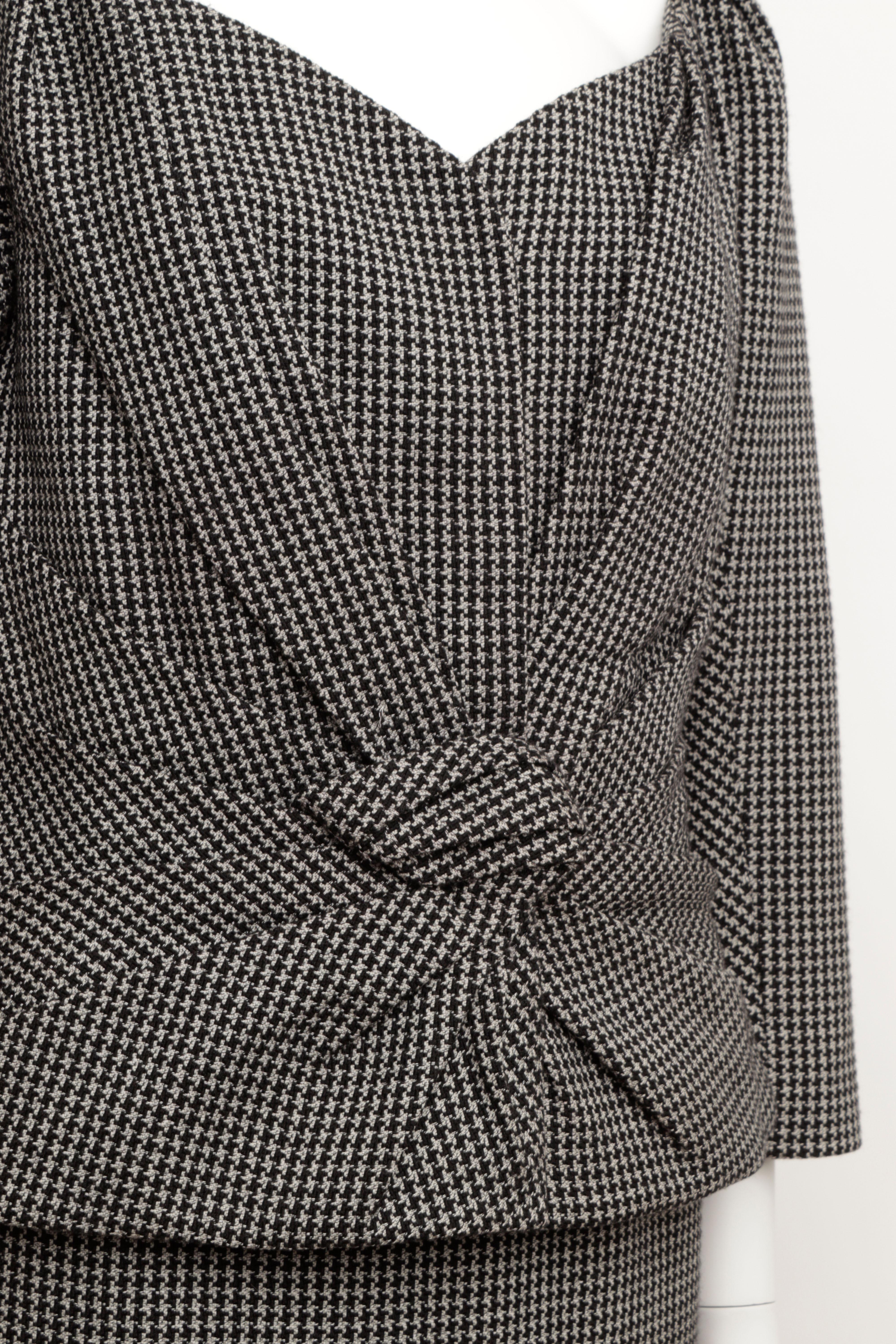 John Galliano for Christian Dior: abito con gonna in pied-de-poule e giacca a barretta arricciata in vendita 2