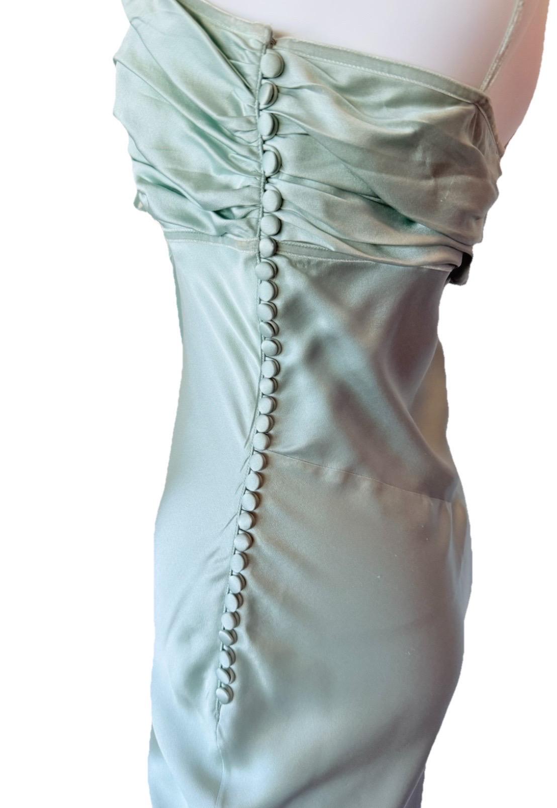 CHRISTIAN DIOR JOHN GALLIANO Raro conjunto 2004 de bata de seda y capelina de plumas en venta 2