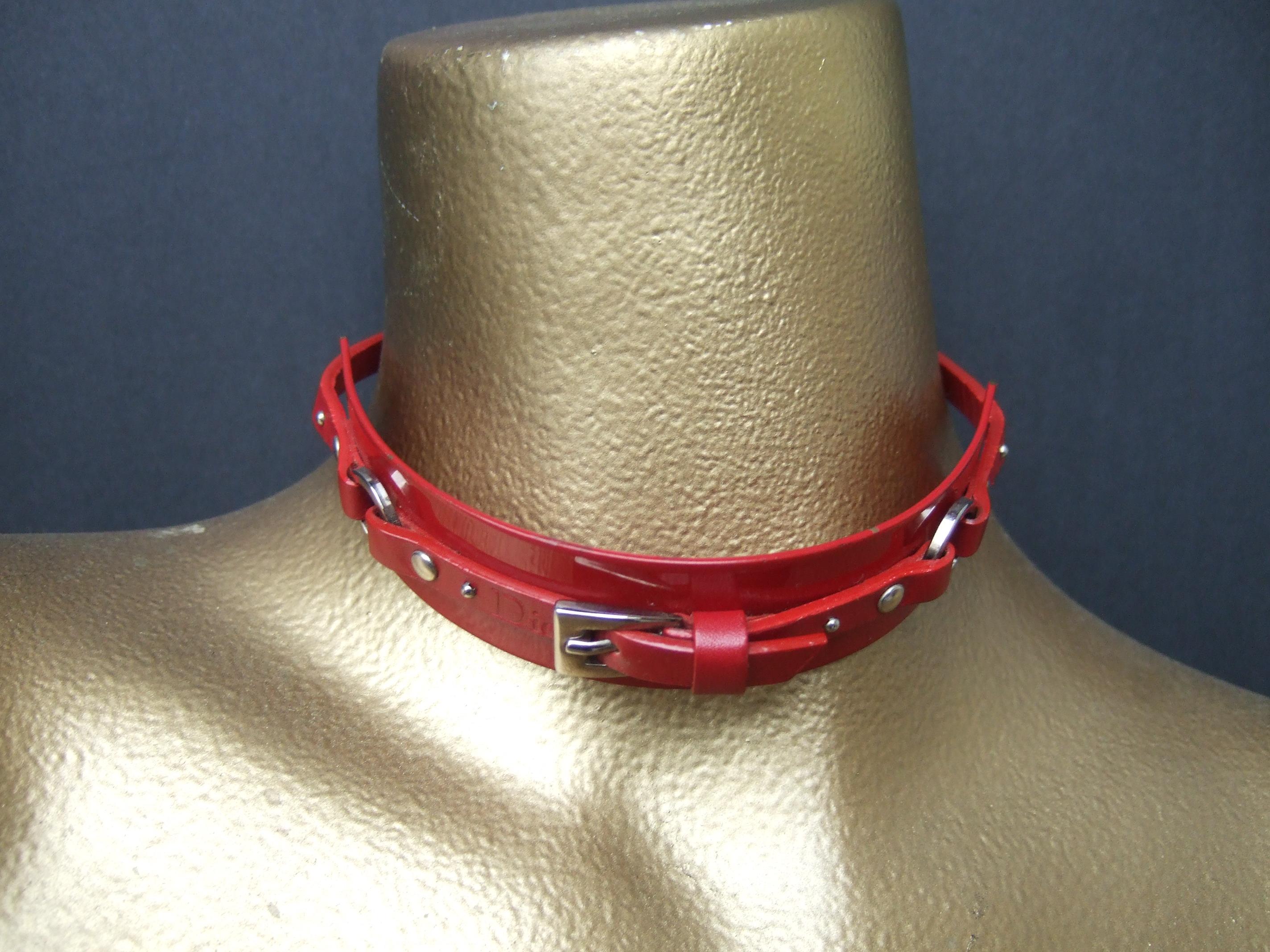 Christian Dior John Galliano Collier ras du cou rouge en cuir et métal, vers 2005 Bon état - En vente à University City, MO
