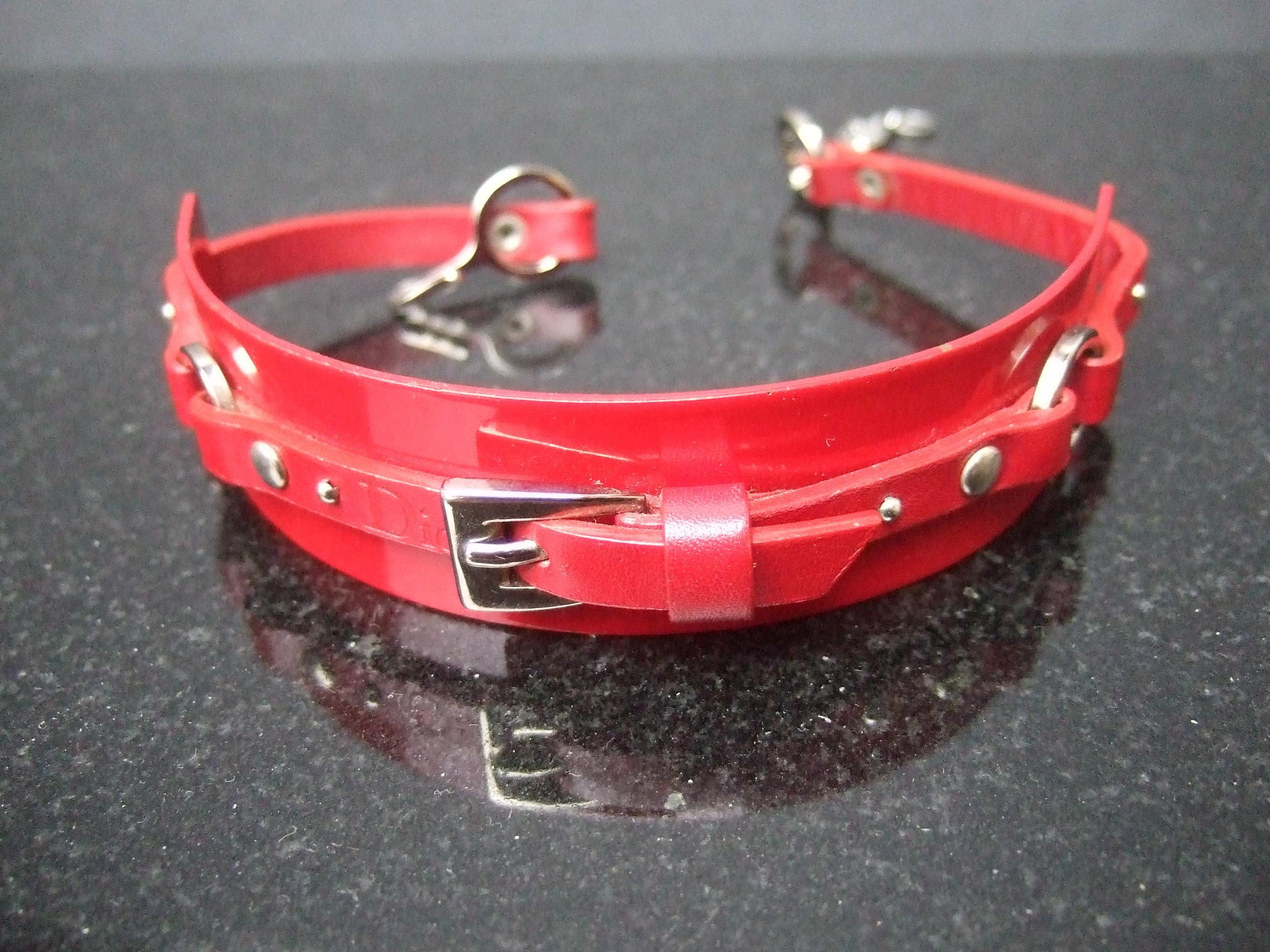 Christian Dior John Galliano Collier ras du cou rouge en cuir et métal, vers 2005 Pour femmes en vente