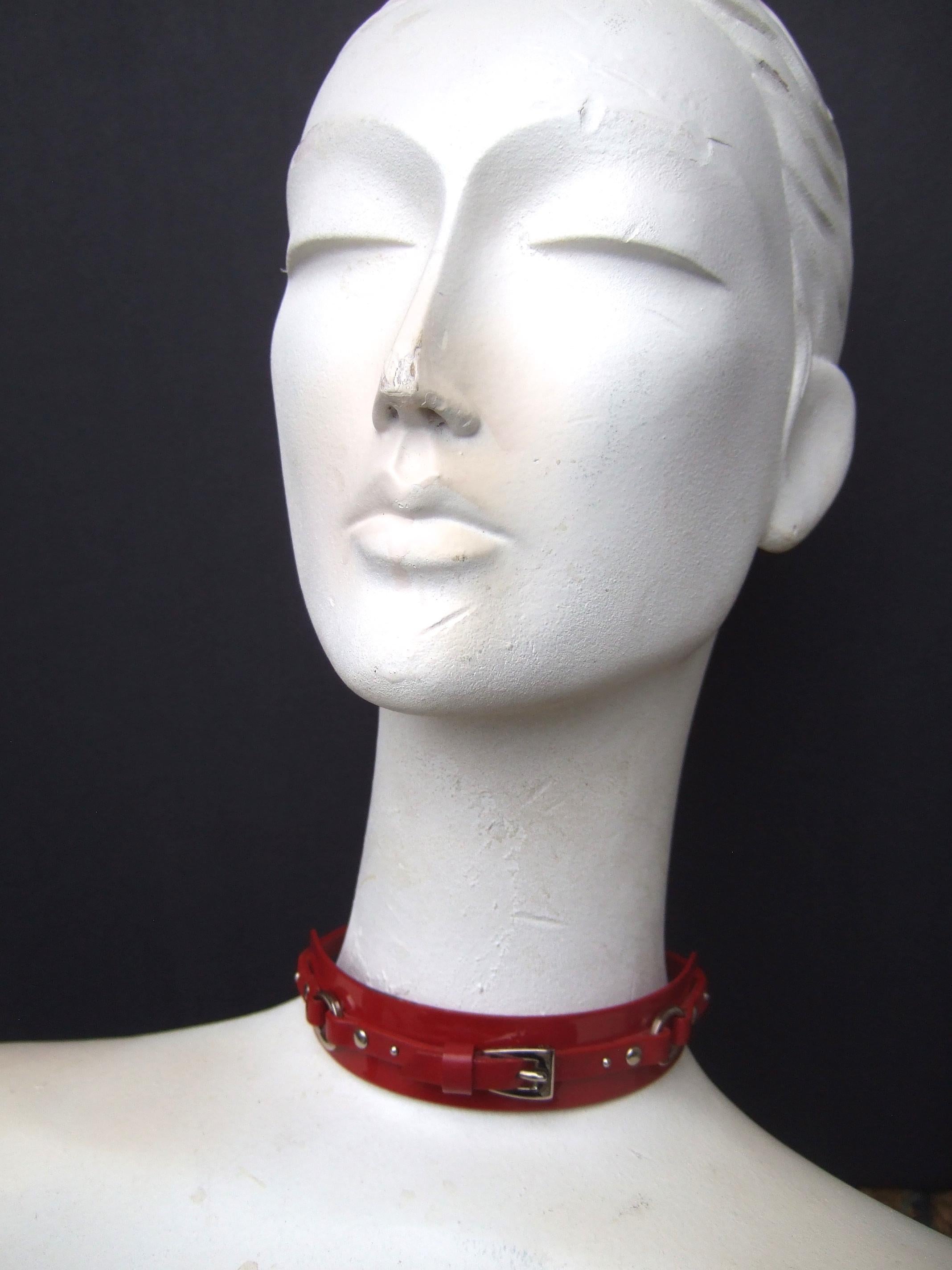 Christian Dior John Galliano Collier ras du cou rouge en cuir et métal, vers 2005 en vente 3