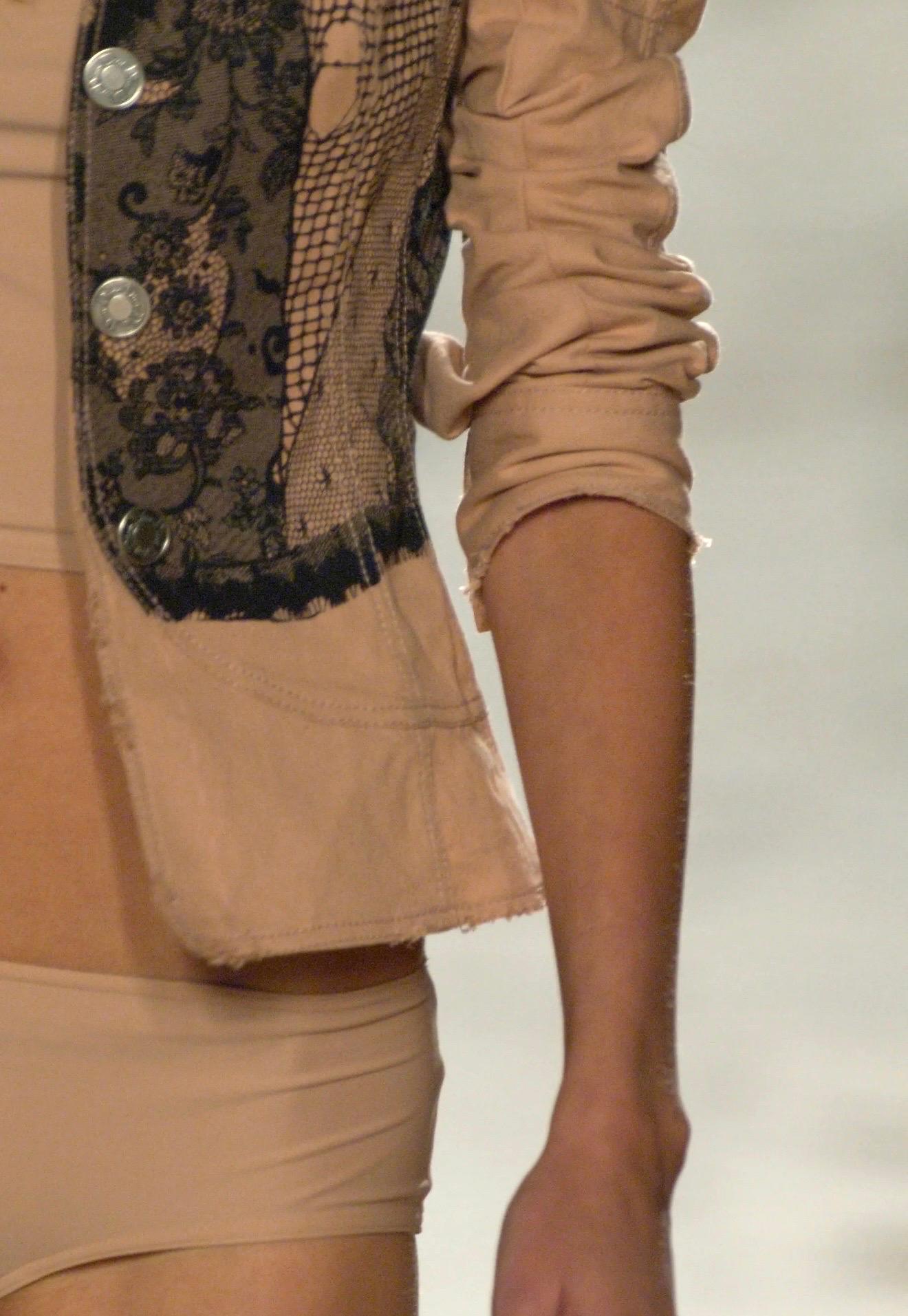 CHRISTIAN DIOR John Galliano Pasarela S/S 2006 Chaqueta vaquera trampantojo y encaje 36 en venta 4