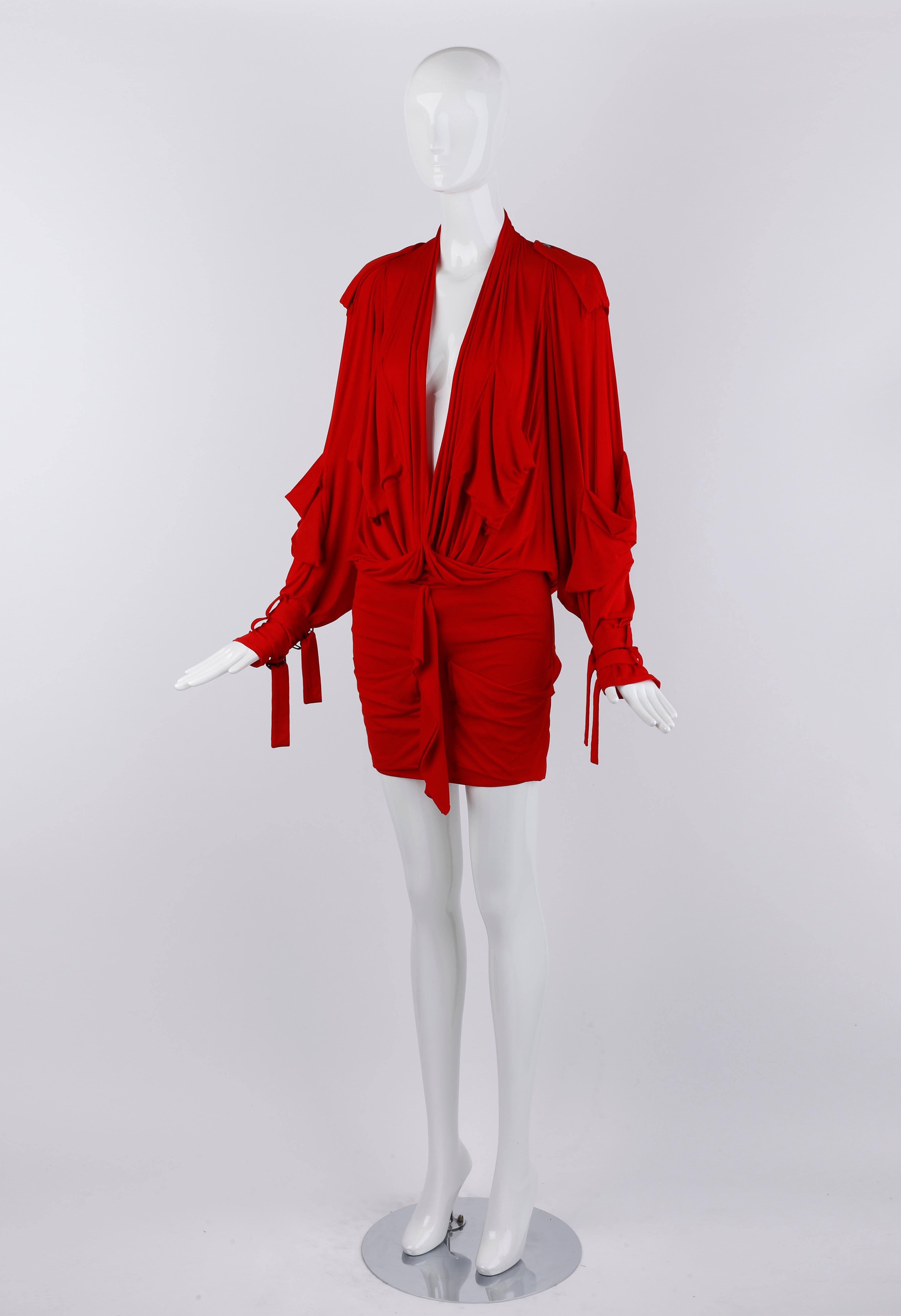Christian Dior John Galliano - Mini robe rouge à décolleté plongeant et à poches drapées, printemps-été 2003 Bon état - En vente à Chicago, IL