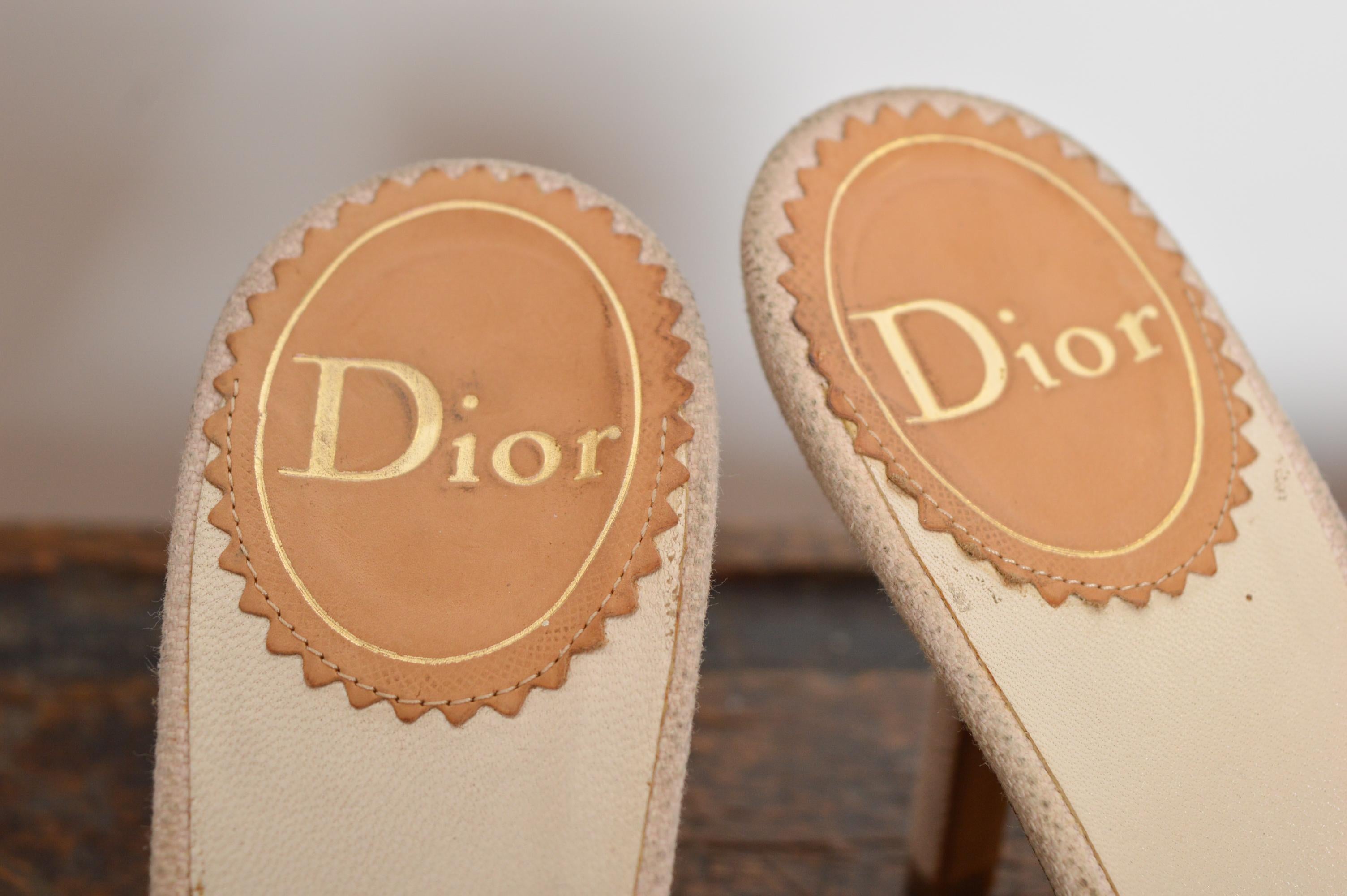 Christian Dior John Galliano for Christian Dior SS2002 Beige Nude Pink Canvas Pointed Kitten Heels in vendita 1