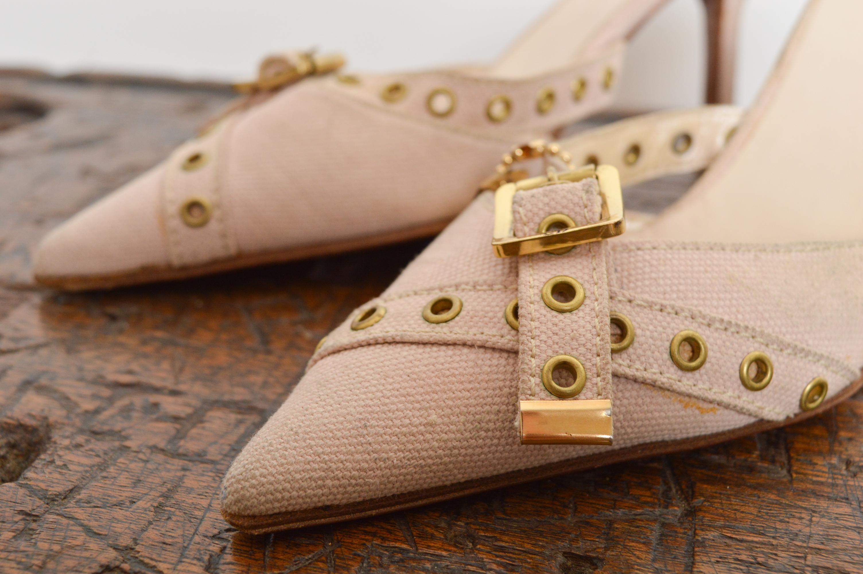 Christian Dior John Galliano for Christian Dior SS2002 Beige Nude Pink Canvas Pointed Kitten Heels in vendita 4