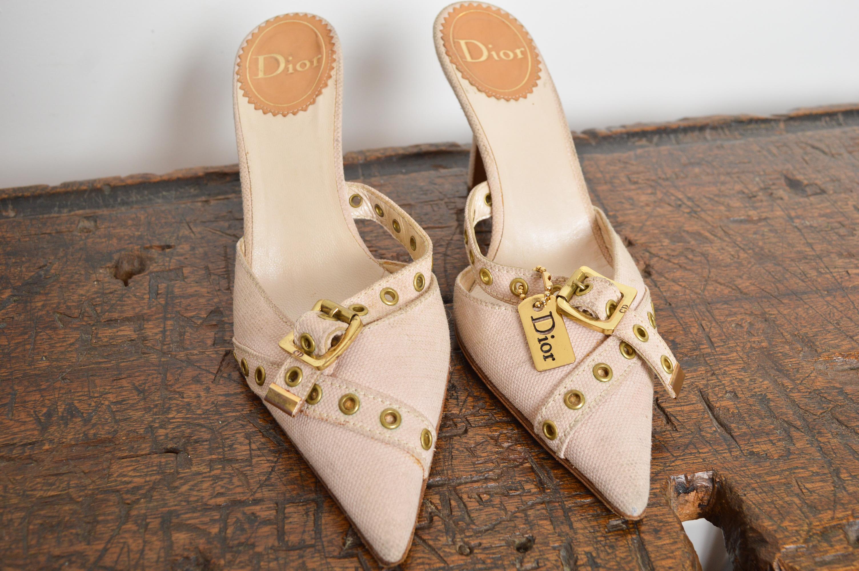 Christian Dior John Galliano for Christian Dior SS2002 Beige Nude Pink Canvas Pointed Kitten Heels in vendita 5