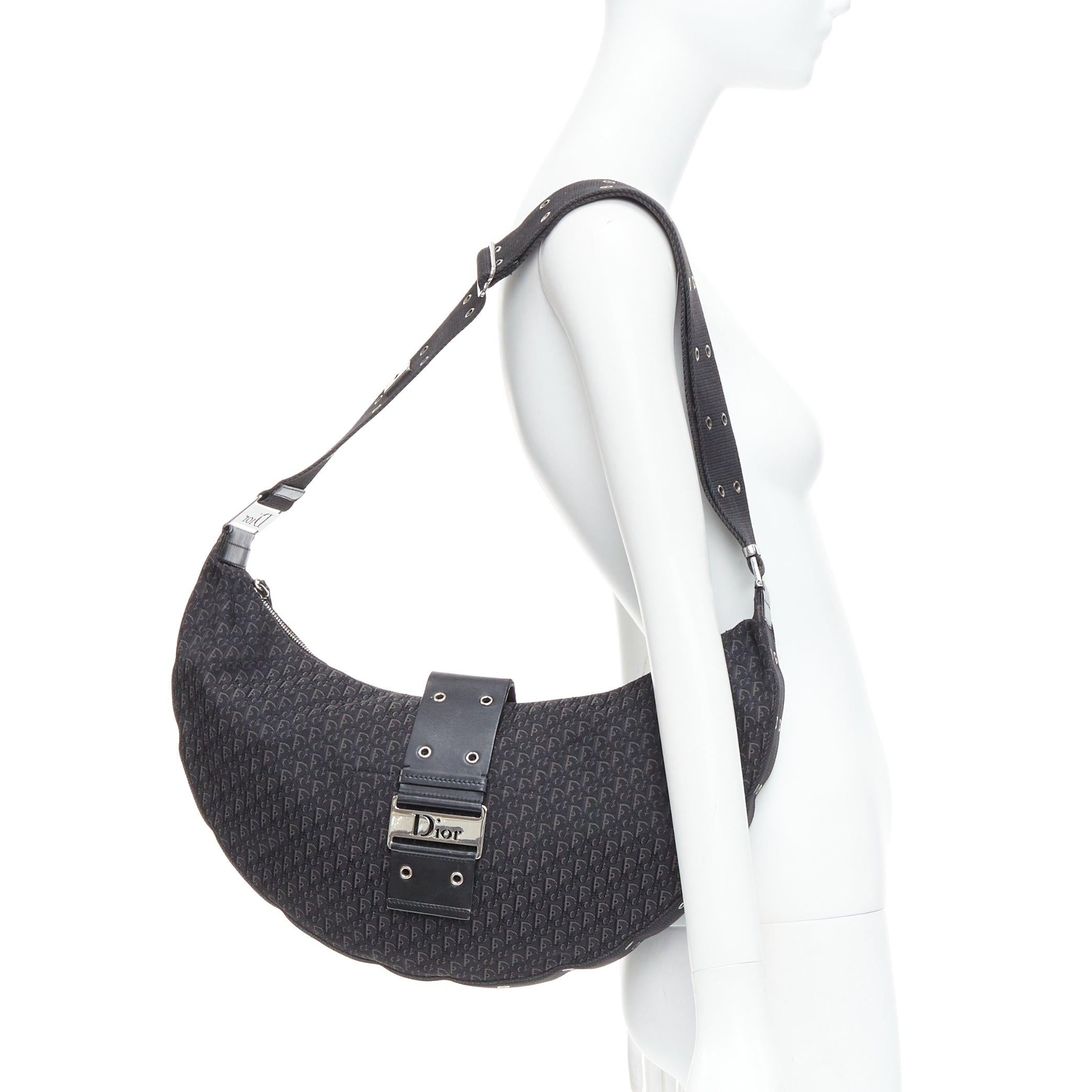 CHRISTIAN DIOR John Galliano Street Chic Hobo black Diorissimo crossbody bag
Reference: TGAS/E00680
Brand: Christian Dior
Designer: John Galliano
Material: Canvas, Leather
Color: Black, Silver
Pattern: Monogram
Closure: Snap Buttons
Lining: Black