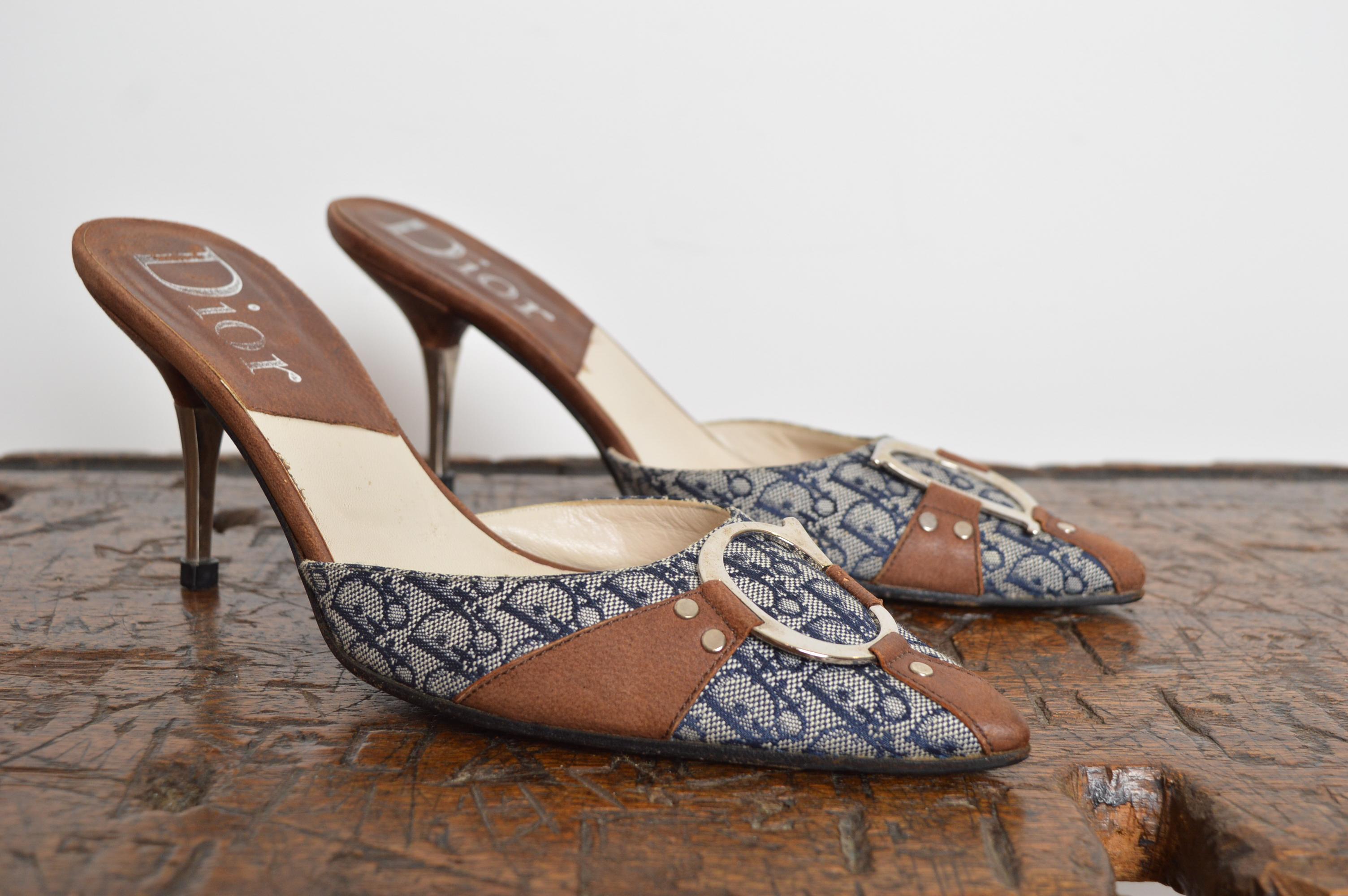 Christian Dior John Galliano Y2k CD Buckle Pointed Blue Brown Mules Kitten Heels In Good Condition For Sale In Sheffield, GB