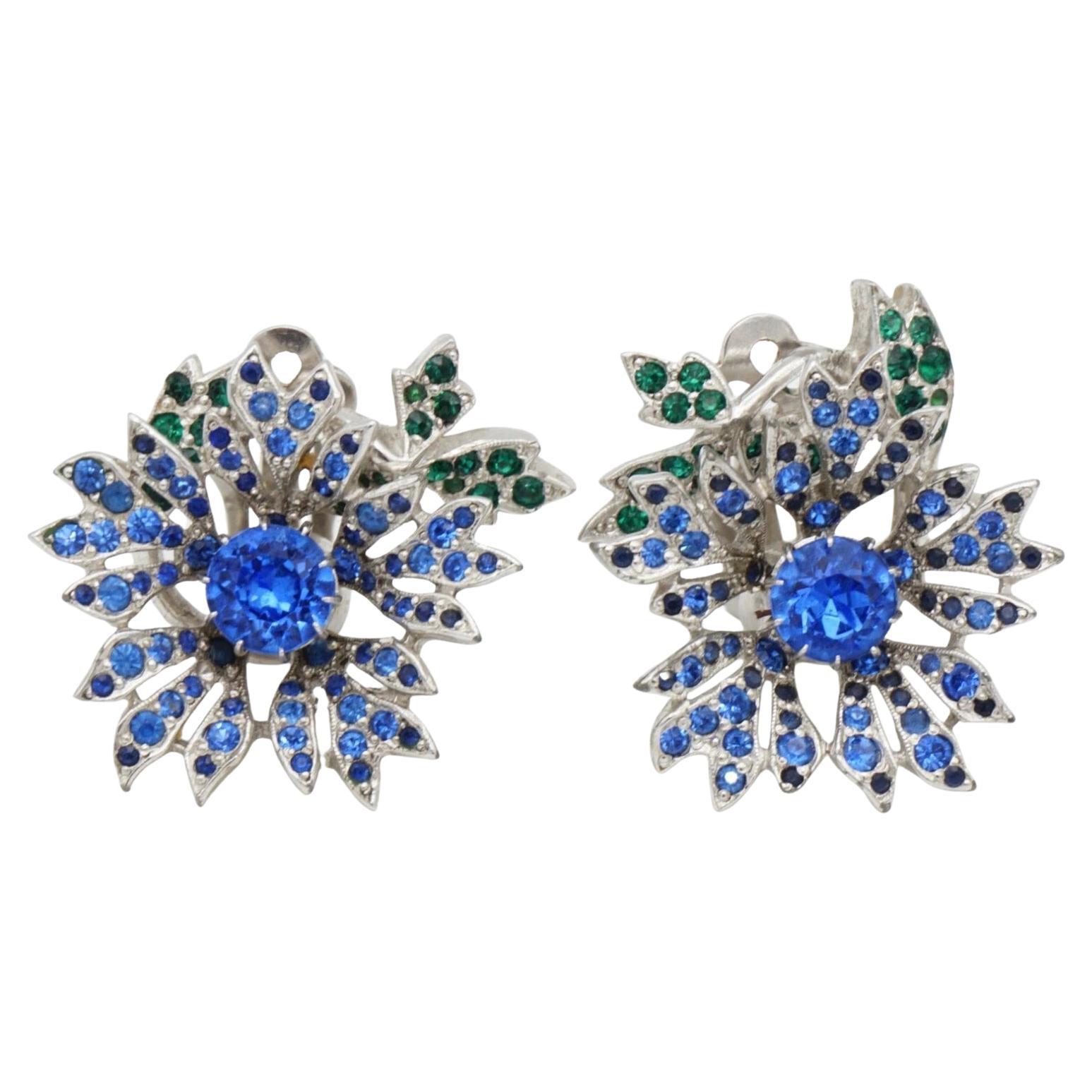 Christian Dior Kramer for Christian Dior 1950 orecchini a clip con cristalli di smeraldo e zaffiro in vendita