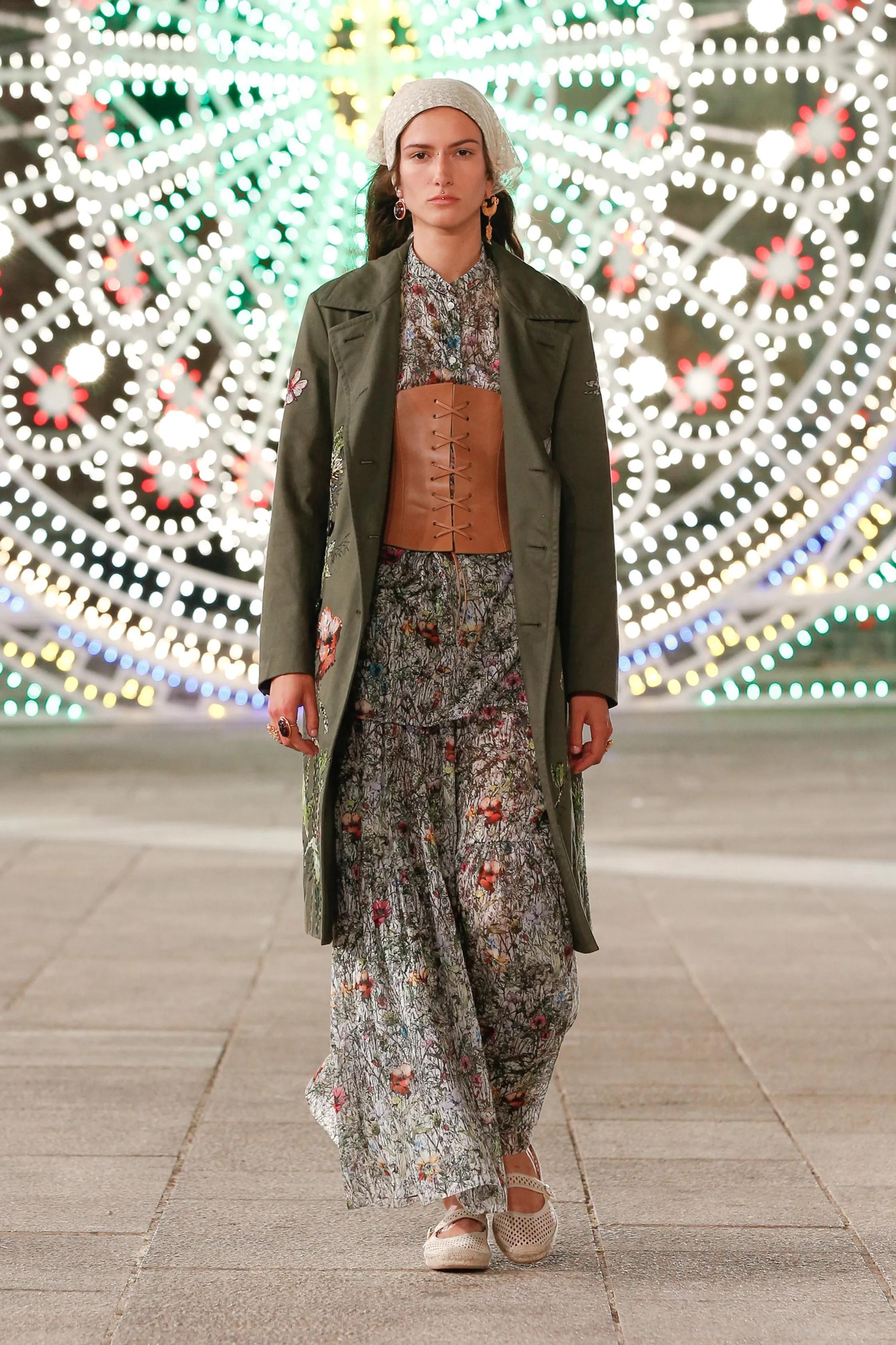 CHRISTIAN DIOR laden green 2021 MEADOW EMBROIDERED TRENCH Coat Jacket S For Sale 3