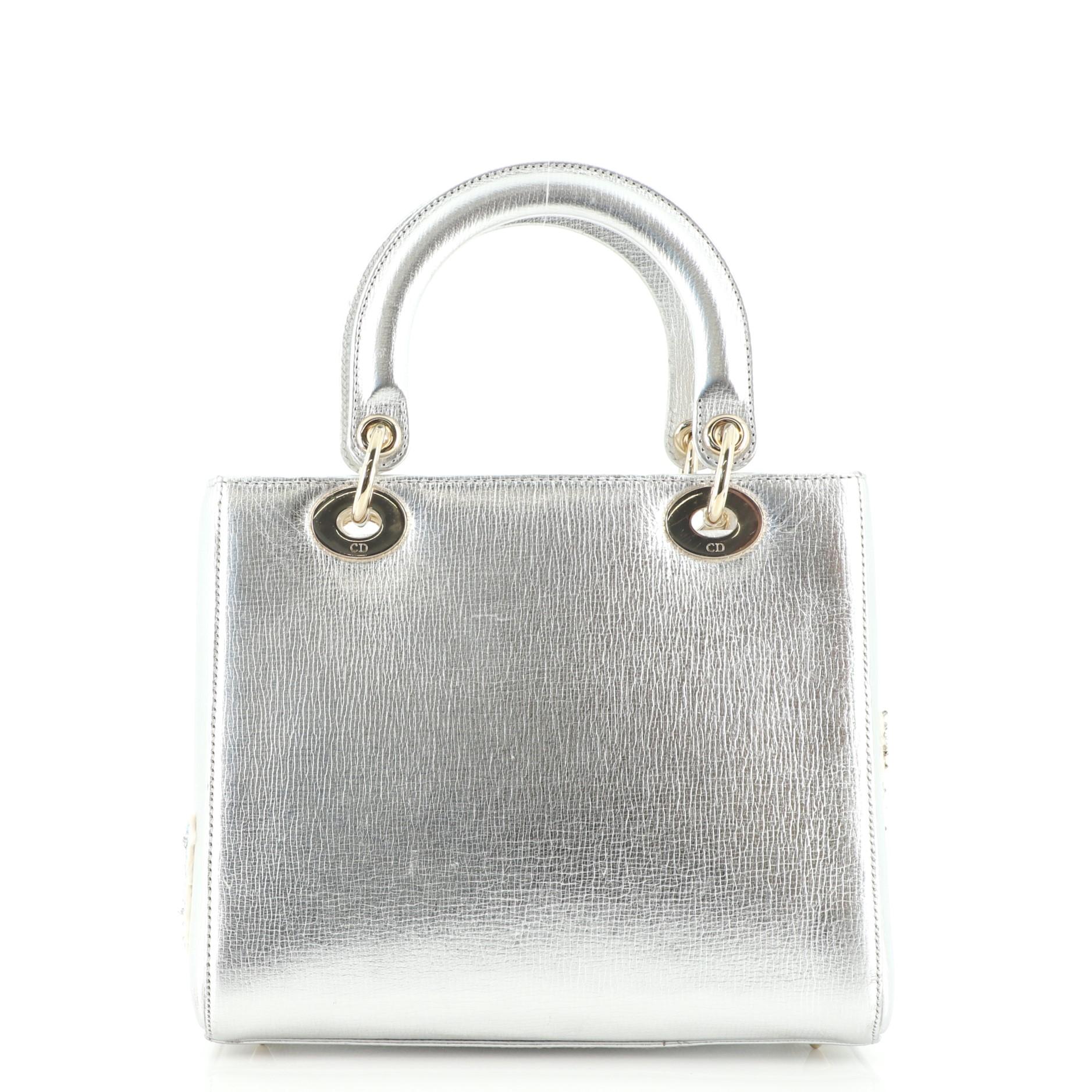 Christian Dior Lady Dior Tasche Patch verschönertes Leder Medium im Zustand „Gut“ in NY, NY