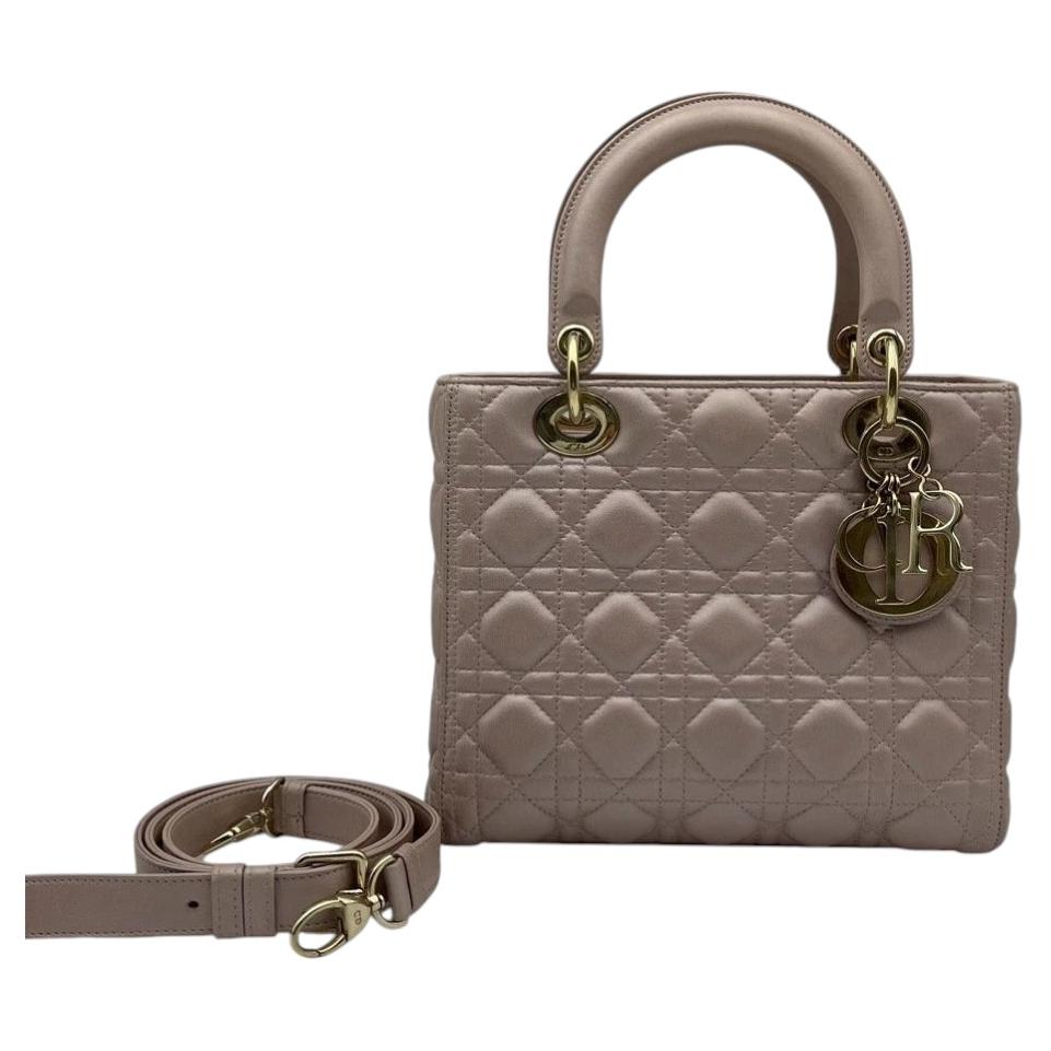 Borsa Christian Dior Lady Dior in pelle di agnello rosa Cannage con dettagli dorati in vendita