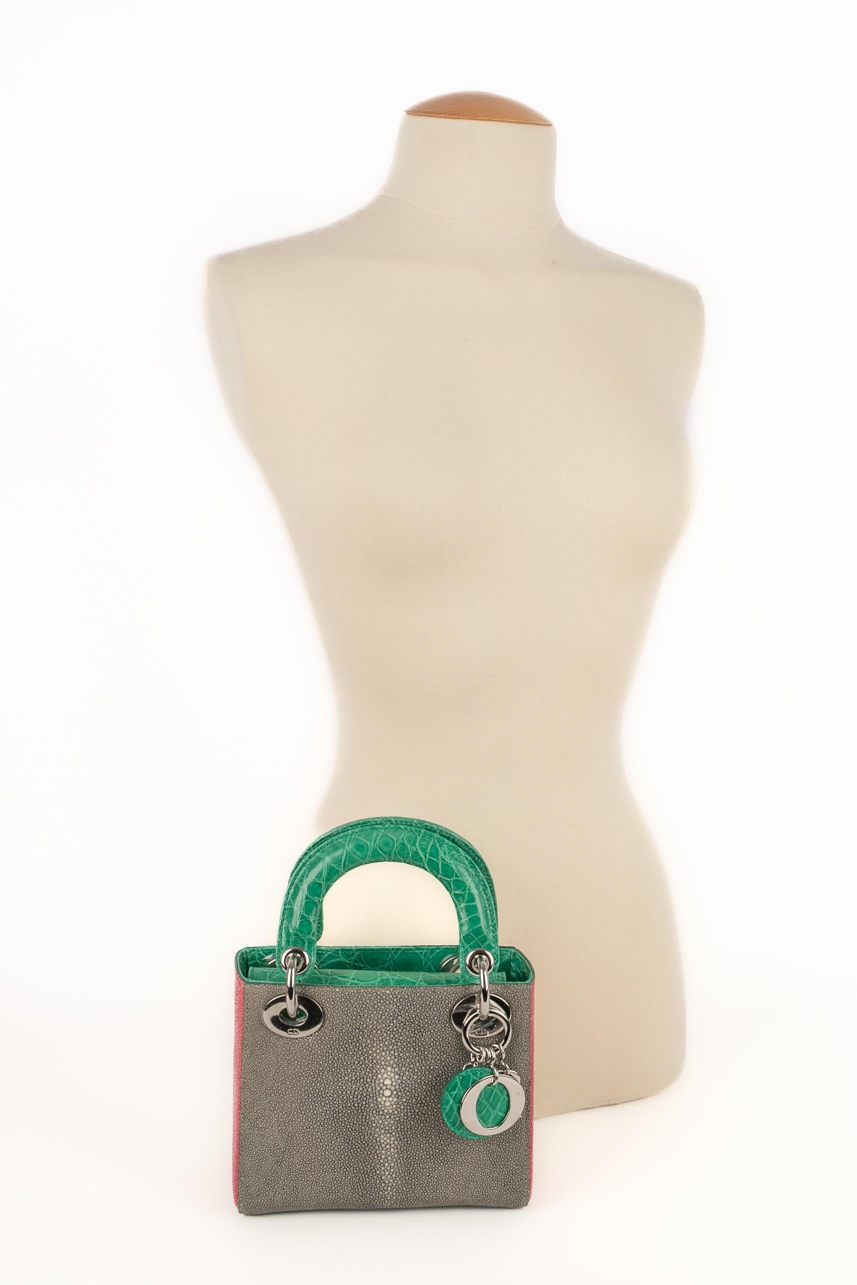 DIOR - (Made in Italy) Pink and grey shagreen leather Lady Dior mini bag. Emerald-green alligator handles and flap, removable crossbody strap. Piece with a serial number. A 2013 Collection.

Condition:
Very good condition

Dimensions:
Length: 17 cm