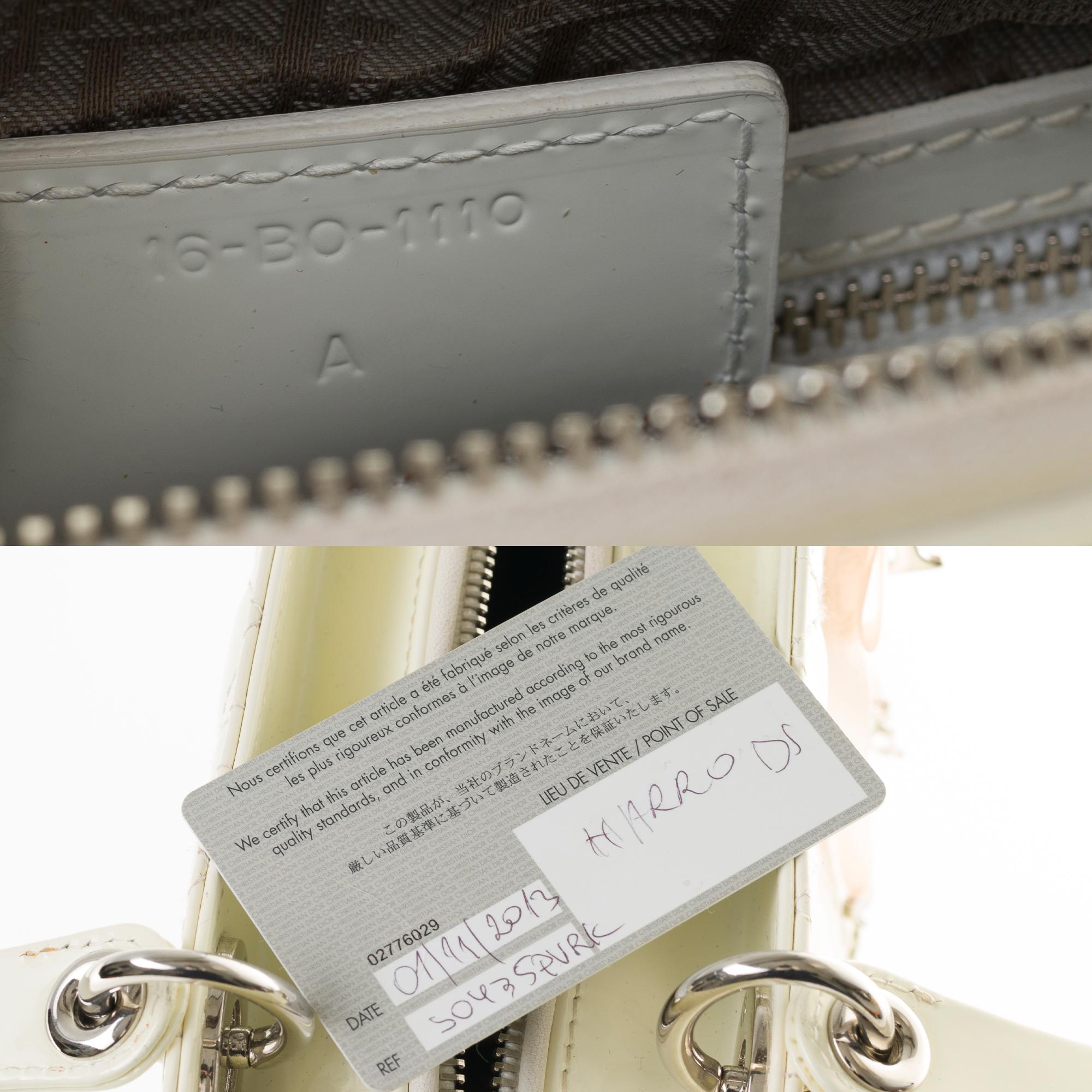  Christian Dior Lady Dior shoulder bag in white patent cannage leather, SHW In Good Condition In Paris, IDF