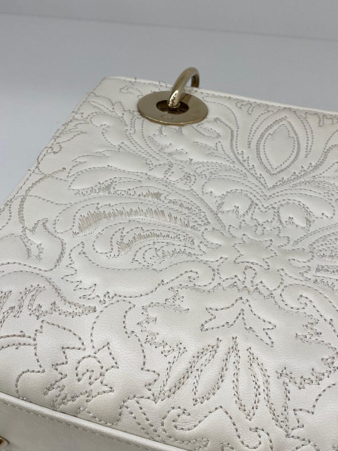 Petite broderie blanche Lady Dior Christian Dior 5