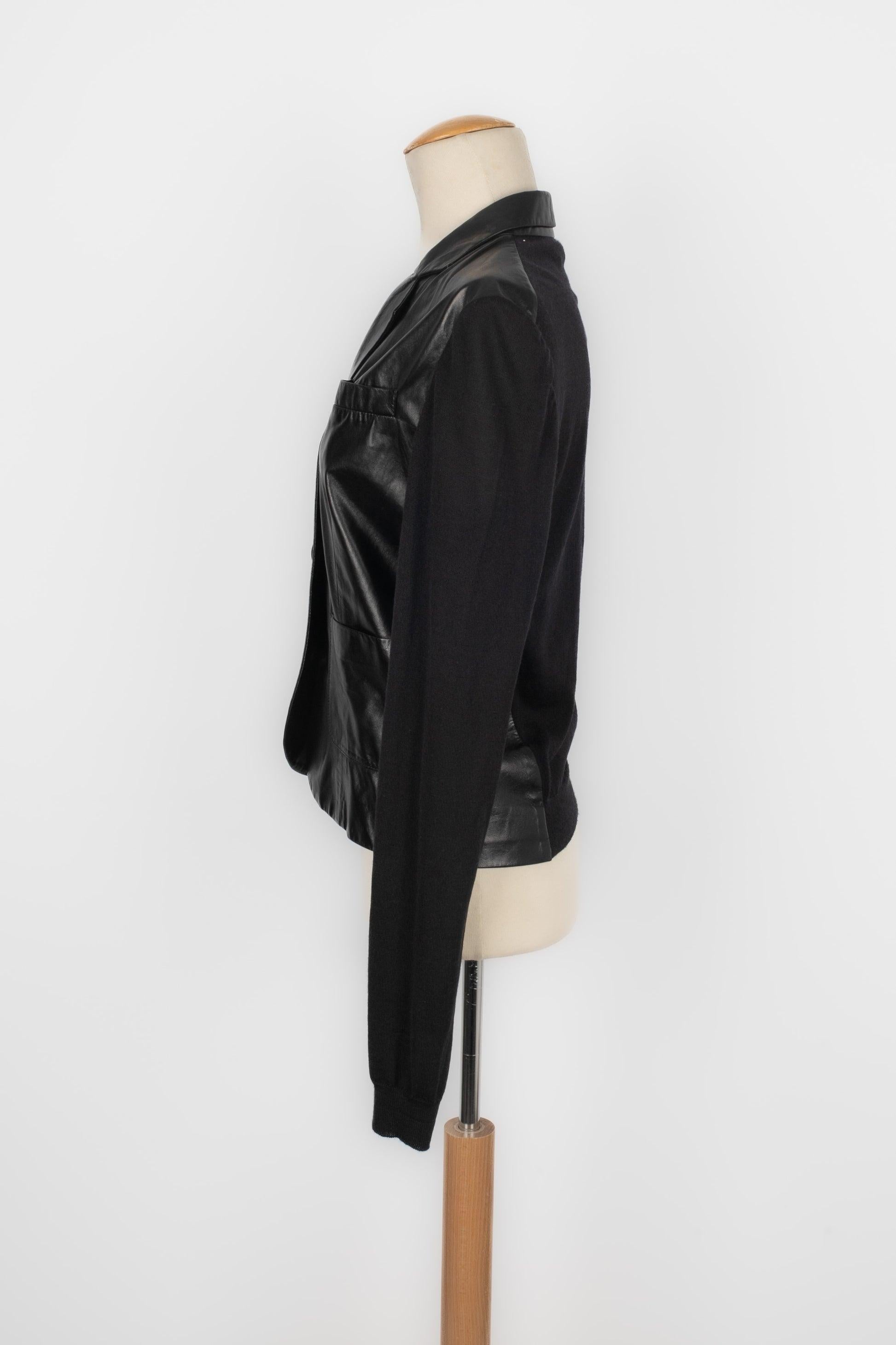 Christian Dior - (Made in France) Lamb leather and cashmere shirt. Size 40FR indicated.

Additional information:
Condition: Good condition
Dimensions: Shoulder width: 38 cm - Chest: 48 cm - Sleeve length: 72 cm - Length: 54 cm

Seller Reference: