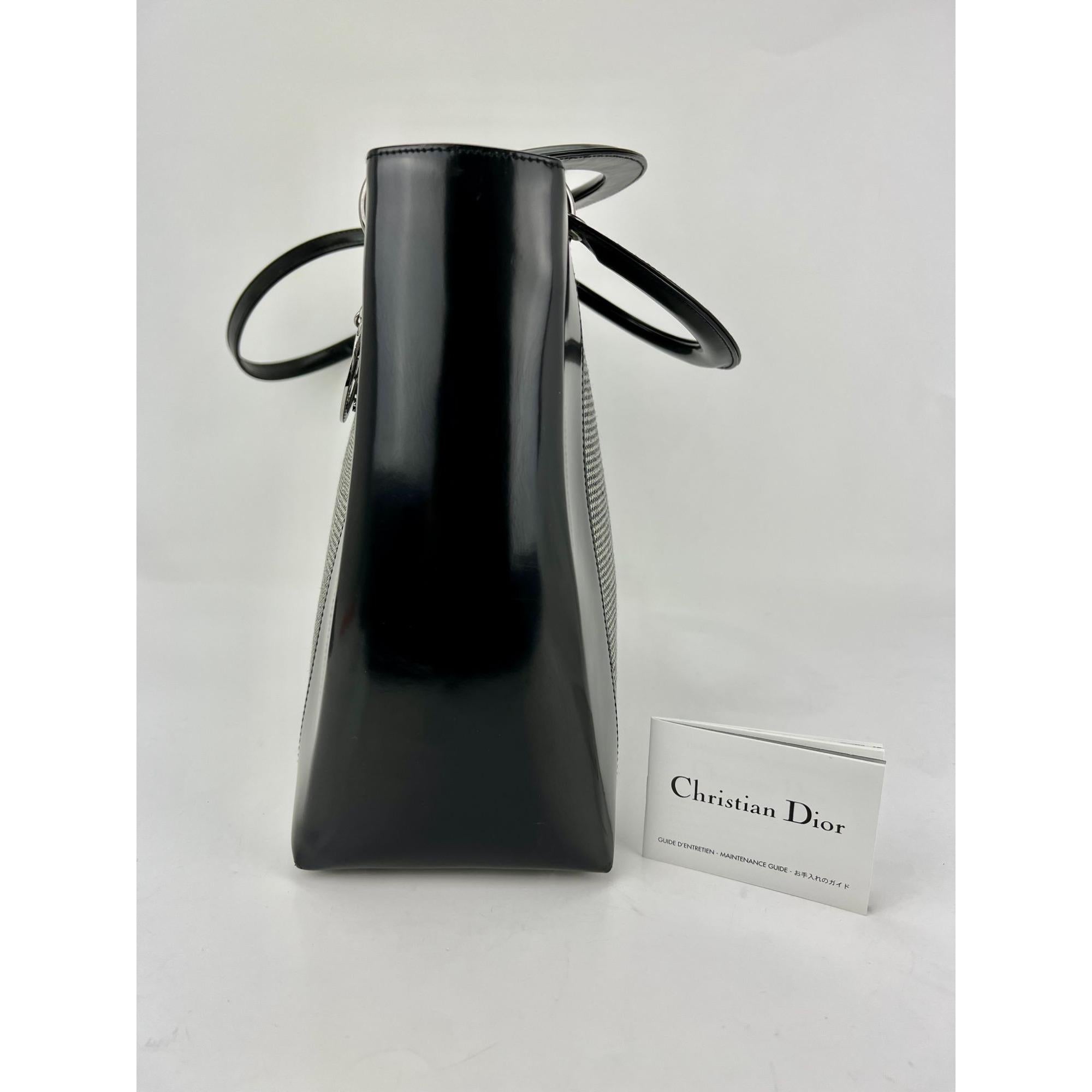 Christian Dior - Grand sac à main en toile vernie noire pour femme en vente 4