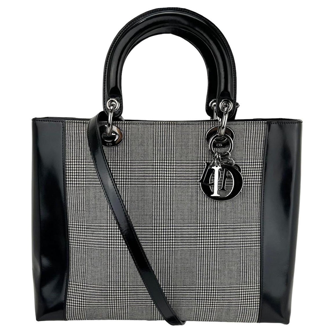 Christian Dior Große Damenhandtasche aus schwarzem Lackleder aus Segeltuch