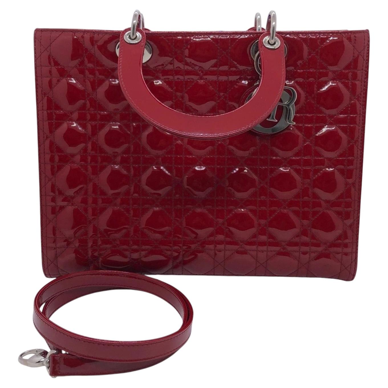 Christian Dior Borsa Tote grande Lady Dior in pelle verniciata rosso ciliegia Cannage
