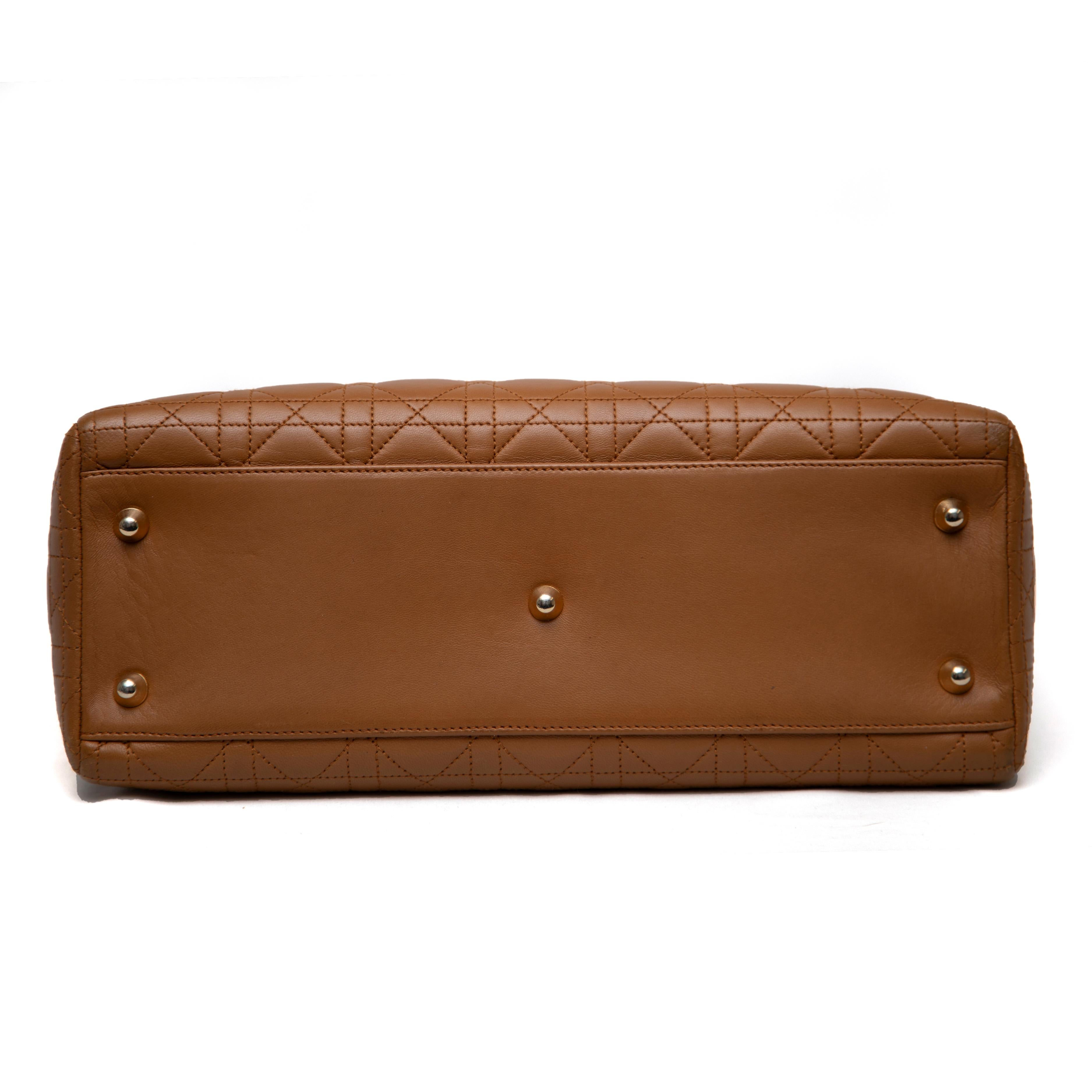 Christian Dior GroBe Lady Dior Top Handle Bag Camel mit goldener Hardware