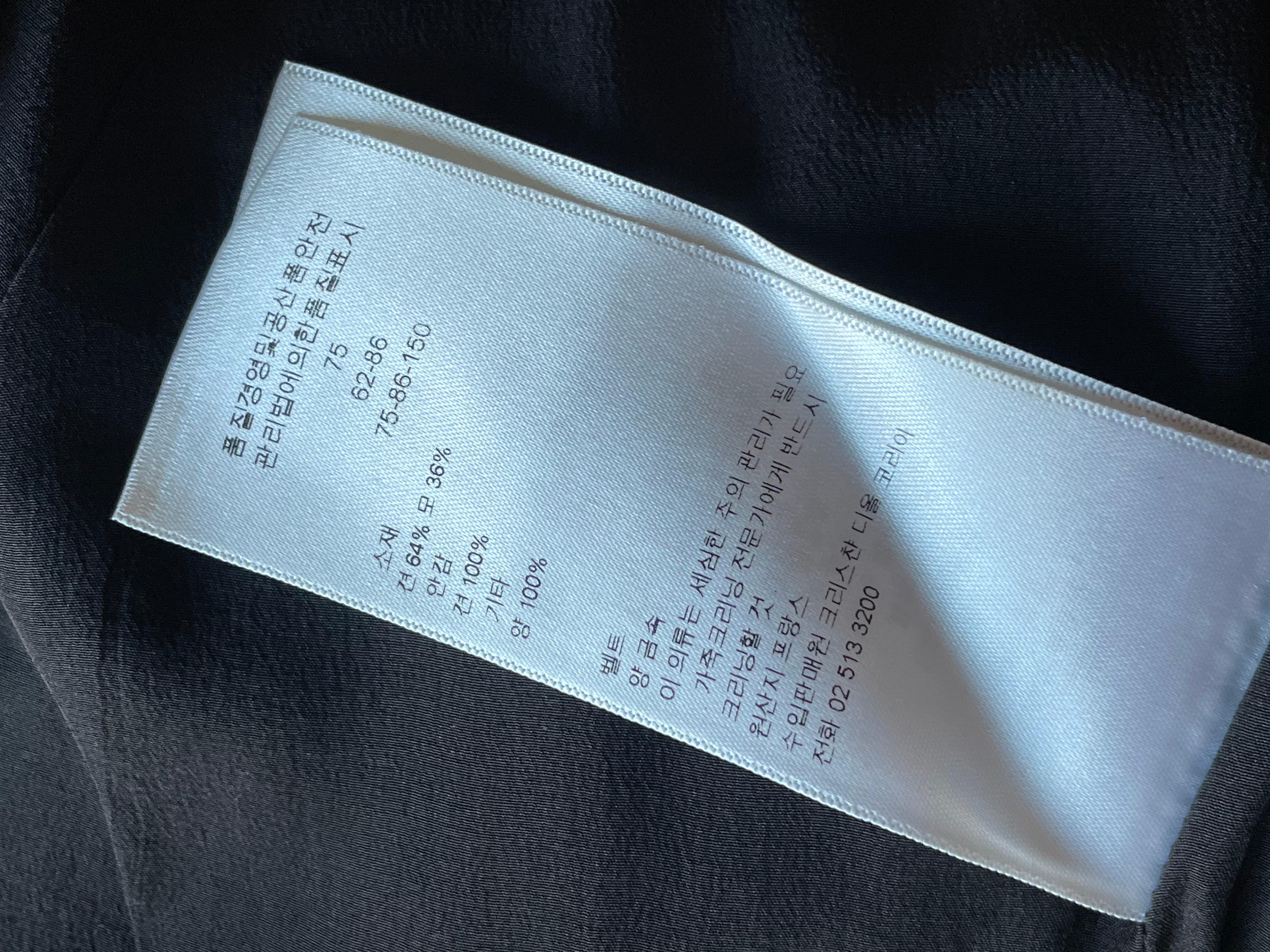 CHRISTIAN DIOR Robe en cuir et soie. Ceinture intégrée. en vente 6