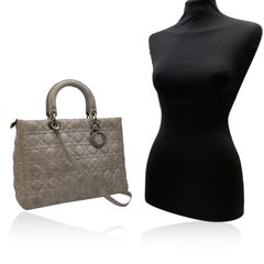 Christian Dior Borsa grande in pelle trapuntata grigio chiaro Cannage Lady Dior