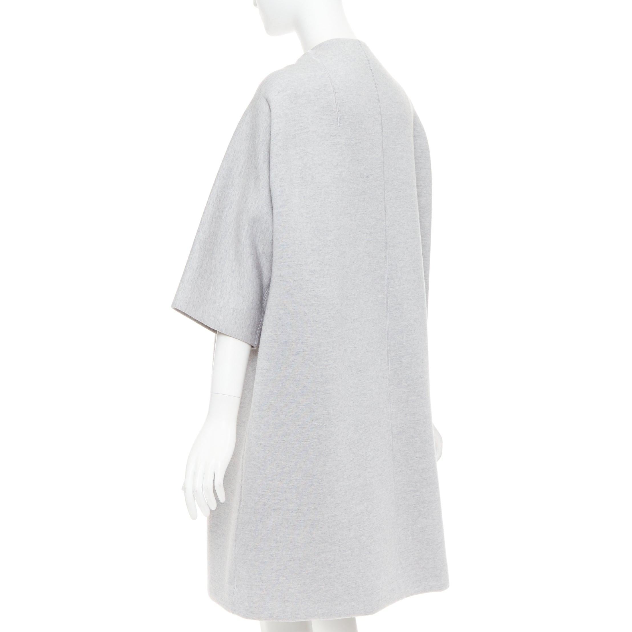 CHRISTIAN DIOR Cappotto a mezza manica in jersey di lana grigio chiaro FR36 S in vendita 1