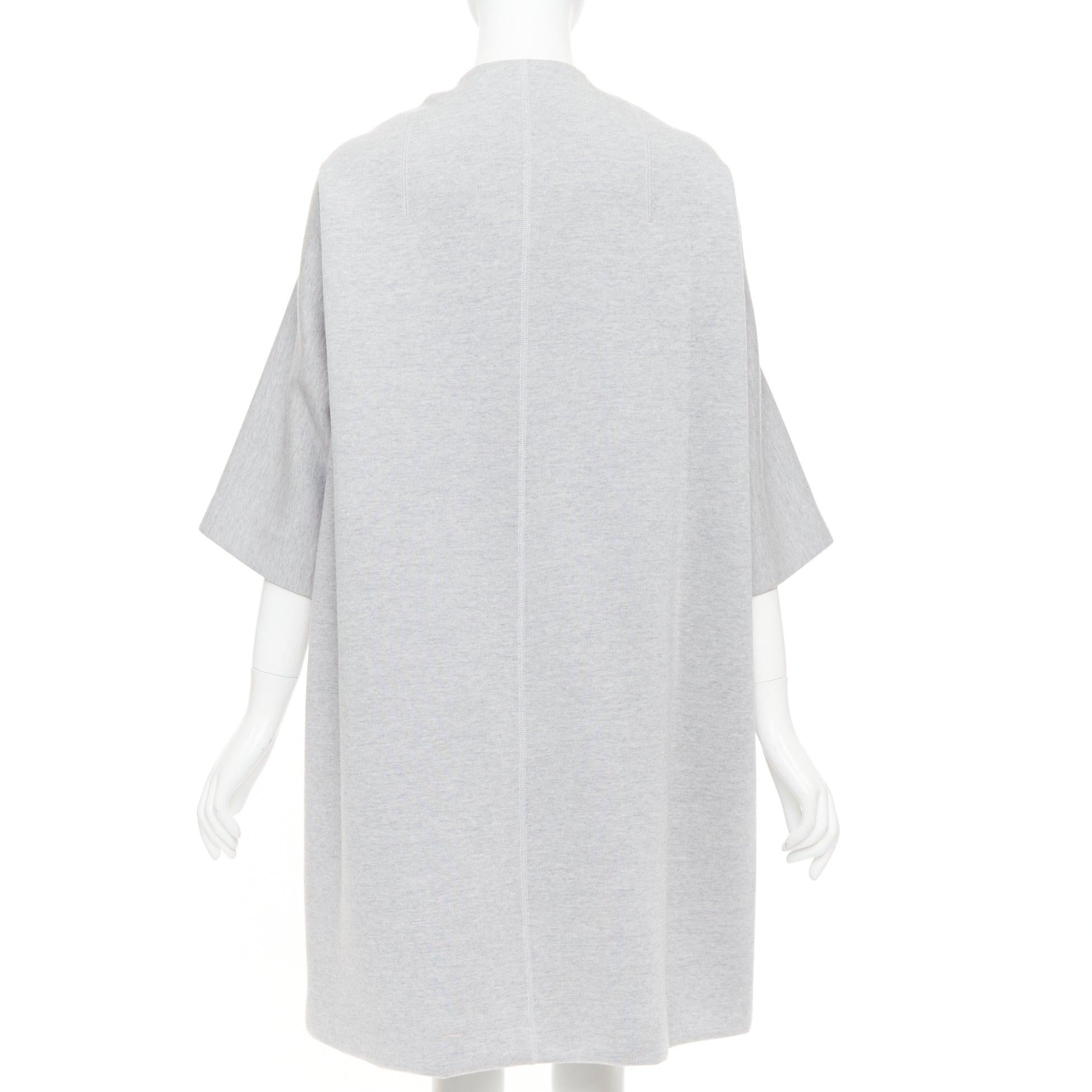 CHRISTIAN DIOR Cappotto a mezza manica in jersey di lana grigio chiaro FR36 S in vendita 2